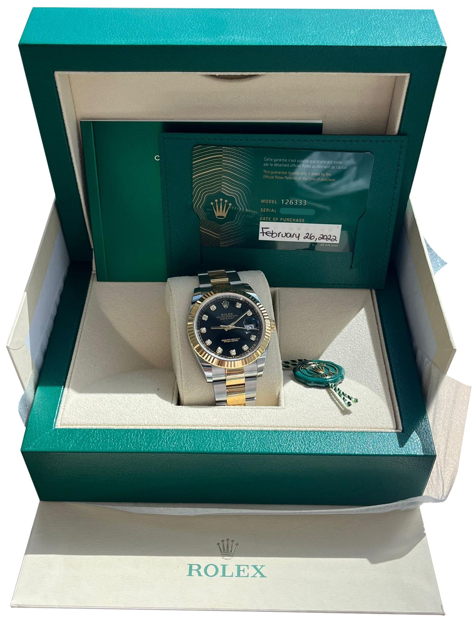 Questo Oyster Perpetual Datejust 41 in Oystersteel e oro giallo presenta un quadrante nero brillante con diamanti incastonati e un bracciale Oyster. La finitura a raggi di sole crea delicati riflessi di luce su molti quadranti della collezione