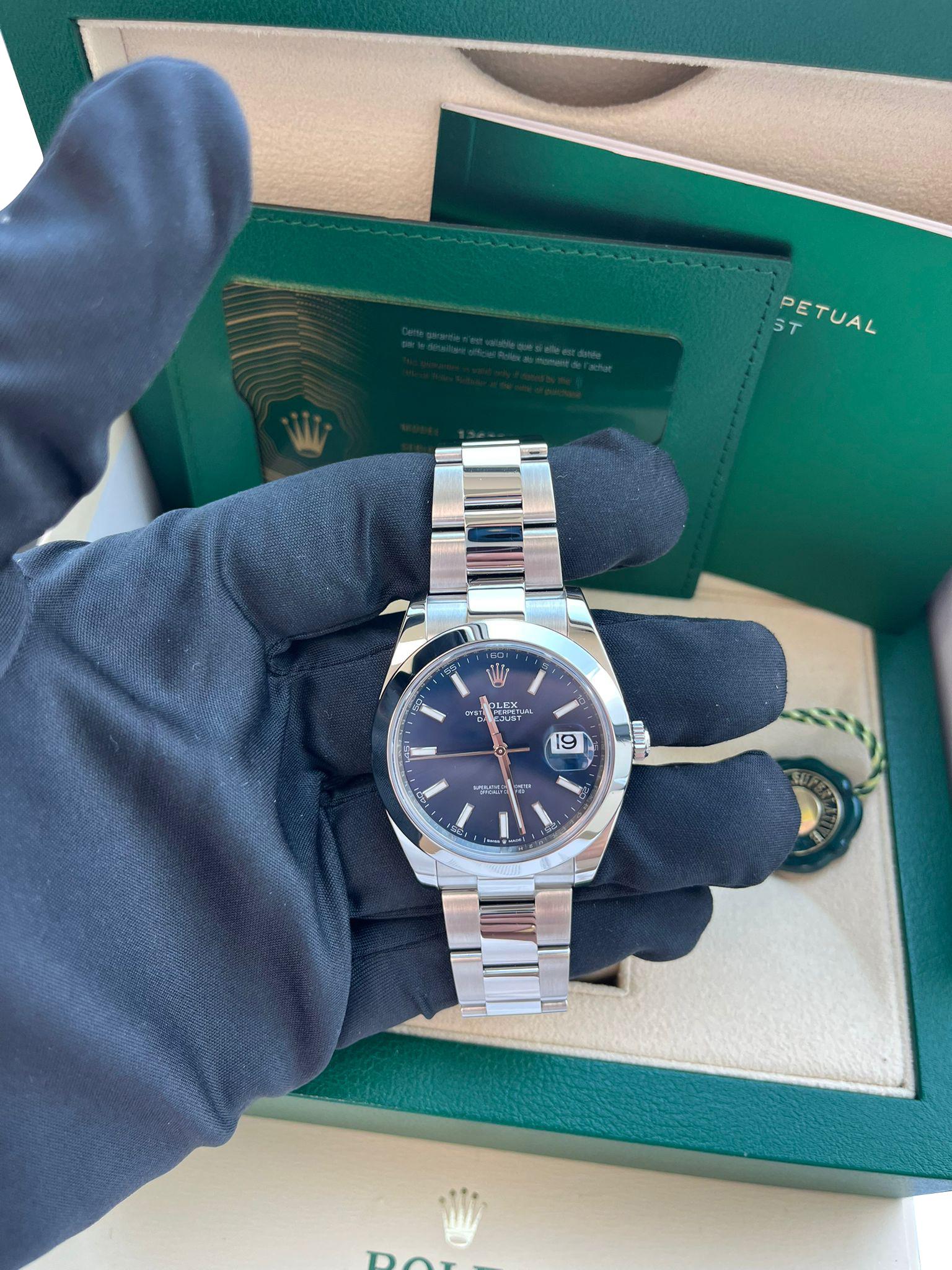 Rolex Montre Oyster Datejust 41 mm à cadran bleu en acier inoxydable pour hommes 126300 en vente 8