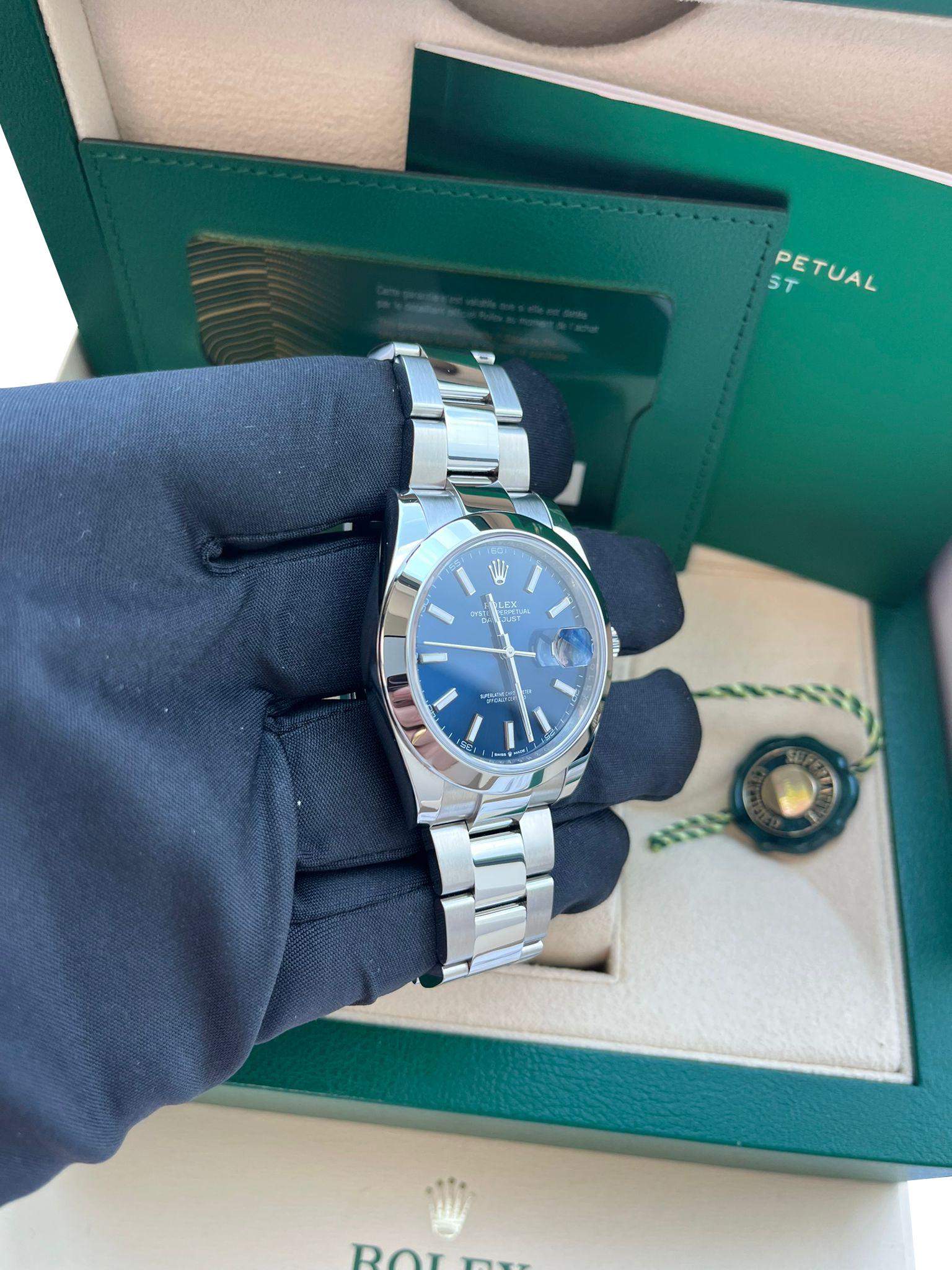 Rolex Montre Oyster Datejust 41 mm à cadran bleu en acier inoxydable pour hommes 126300 en vente 9
