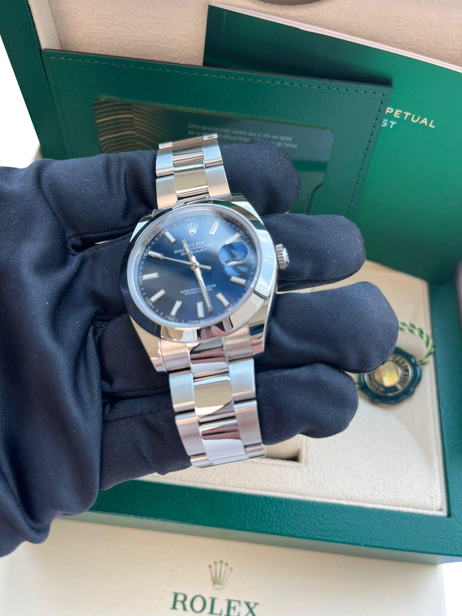 Rolex Montre Oyster Datejust 41 mm à cadran bleu en acier inoxydable pour hommes 126300 en vente 11