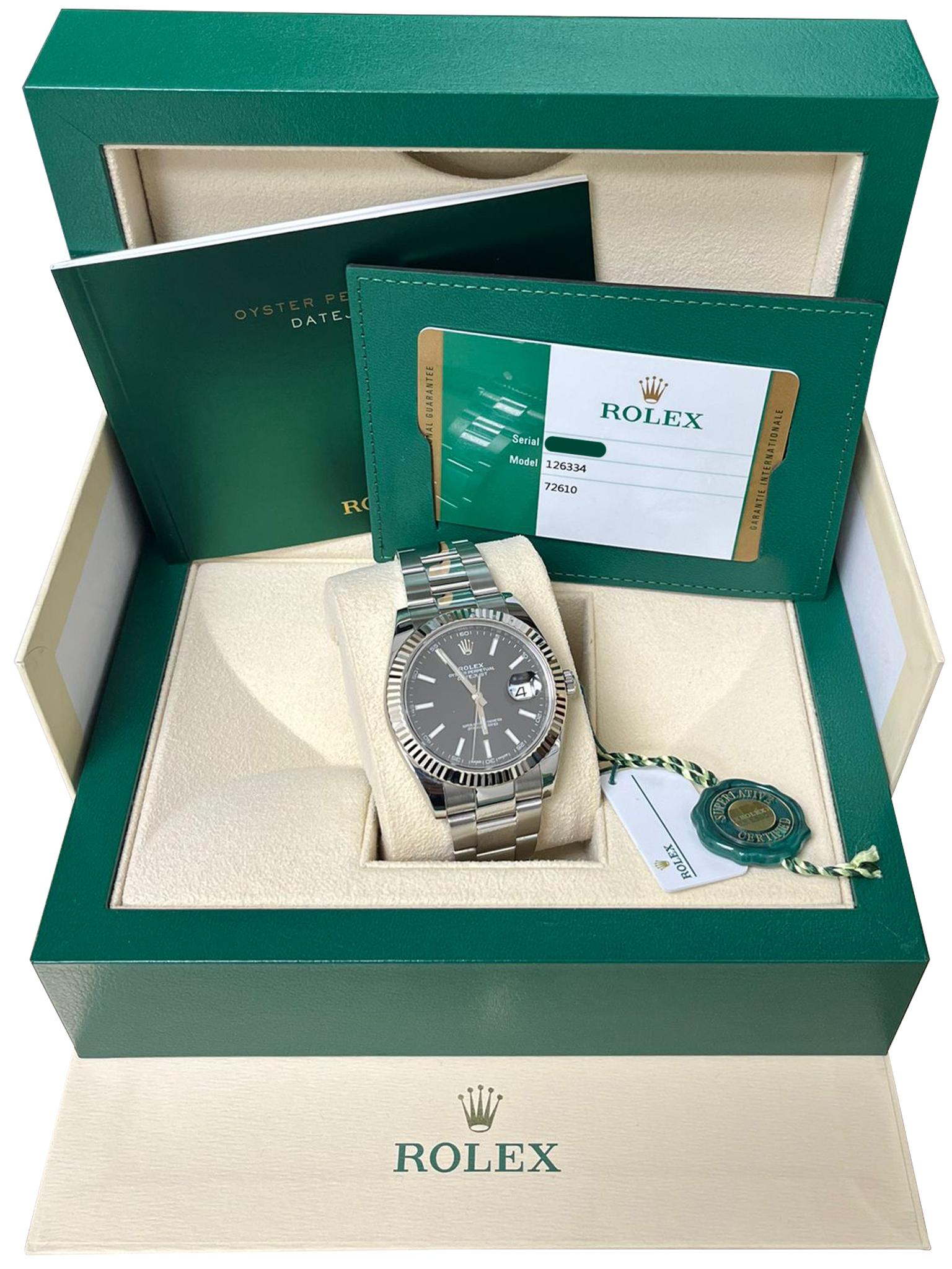 Este Oyster Perpetual Datejust 41 de acero Oystersteel y oro blanco presenta una esfera negra brillante y un brazalete Oyster. El bisel estriado de Rolex es una marca de distinción. Originalmente, el estriado del bisel Oyster tenía un propósito