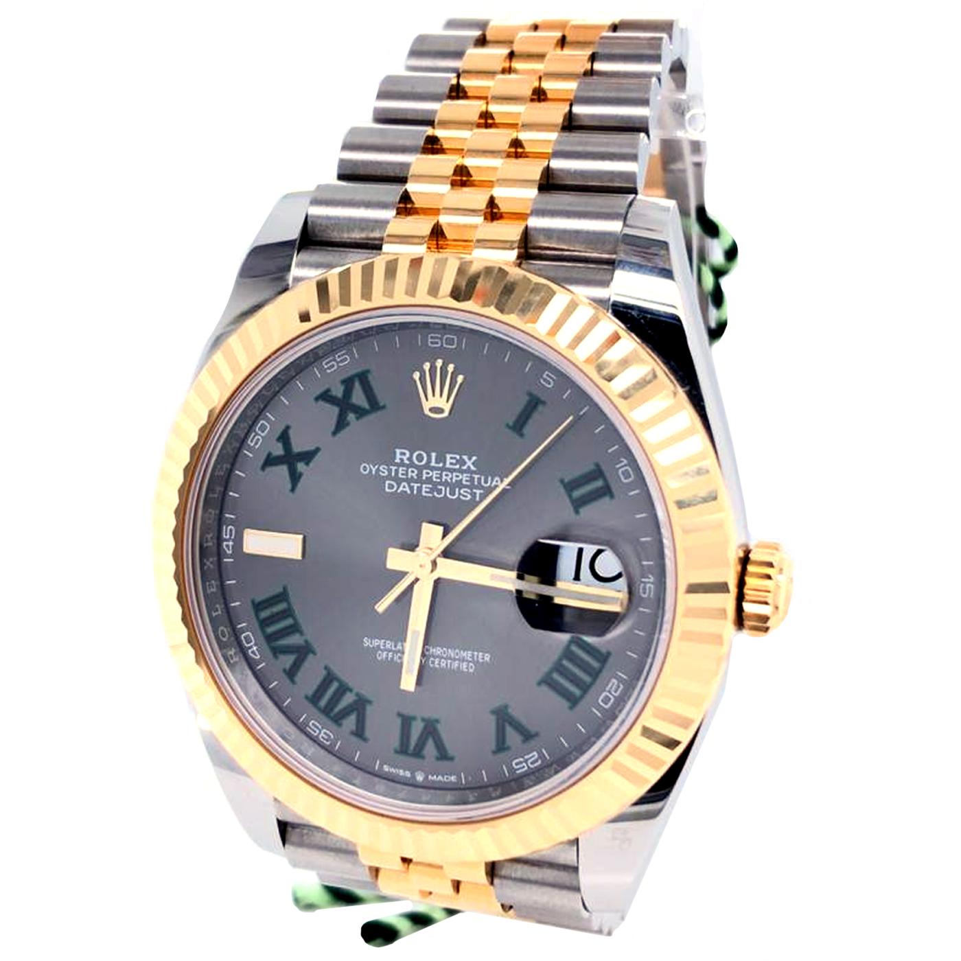 This Oyster Perpetual Datejust 41 in Oystersteel and yellow gold features a champagne-color dial and a Jubilee bracelet. The light reflections on the case sides and lugs highlight the elegant profile of the 41 mm Oyster case, which is fitted with a