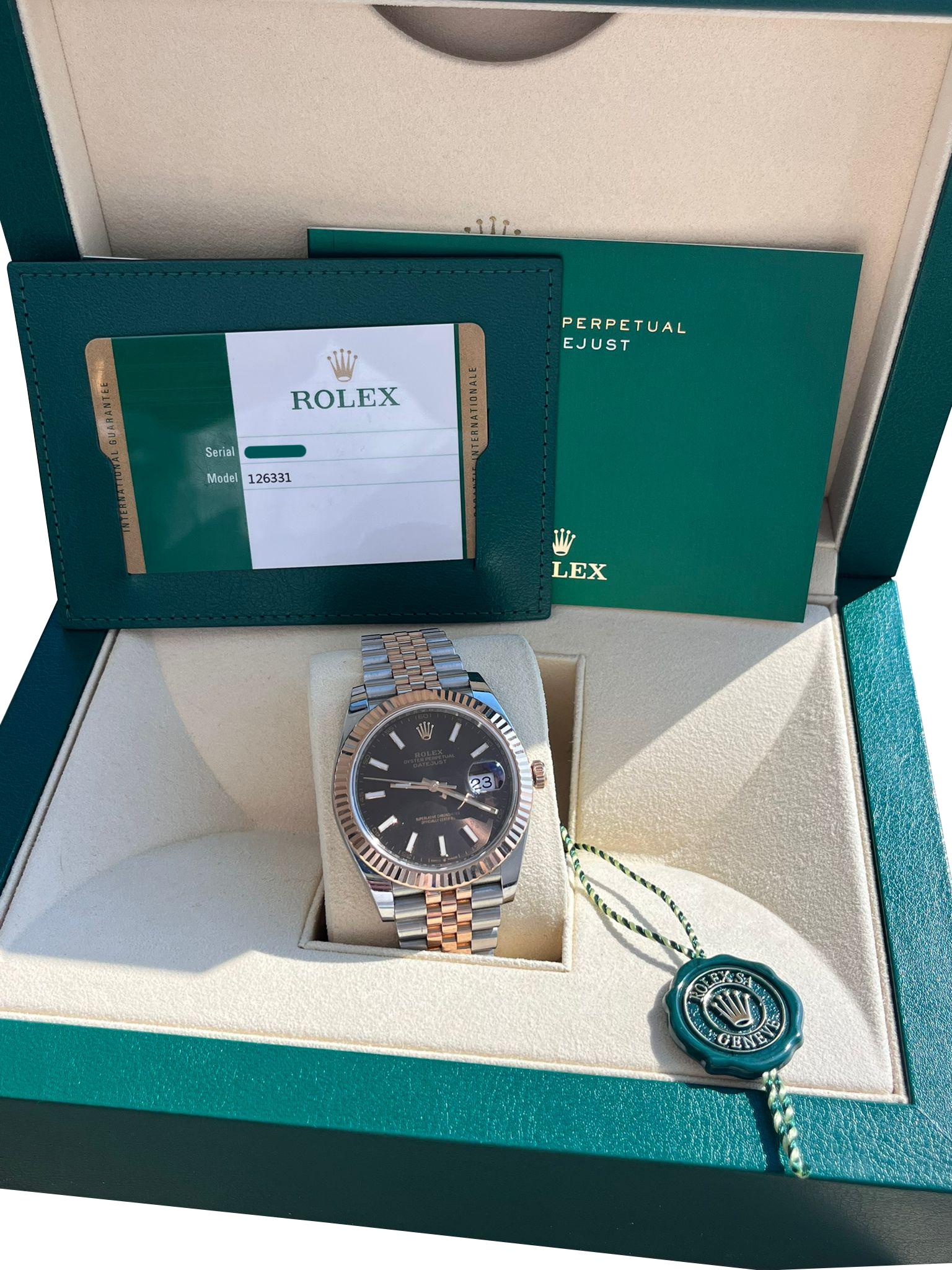 This Oyster Perpetual Datejust 41 in Oystersteel and Everose gold features a chocolate dial and a Jubilee bracelet. The Rolex fluted bezel is a mark of distinction. Originally, the fluting of the Oyster bezel had a functional purpose: it served to