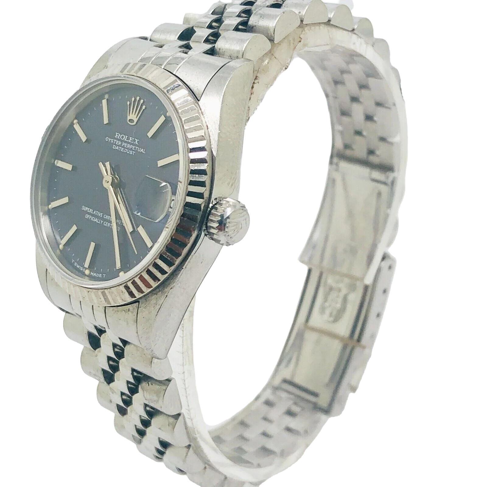 Die Rolex Datejust 31 mm mit blauem Zifferblatt verbindet auf perfekte Weise klassische Eleganz mit moderner Raffinesse und ist damit eine Ikone unter den Uhrenliebhabern weltweit. Die geriffelte Lünette aus 18 Karat Weißgold und das markante