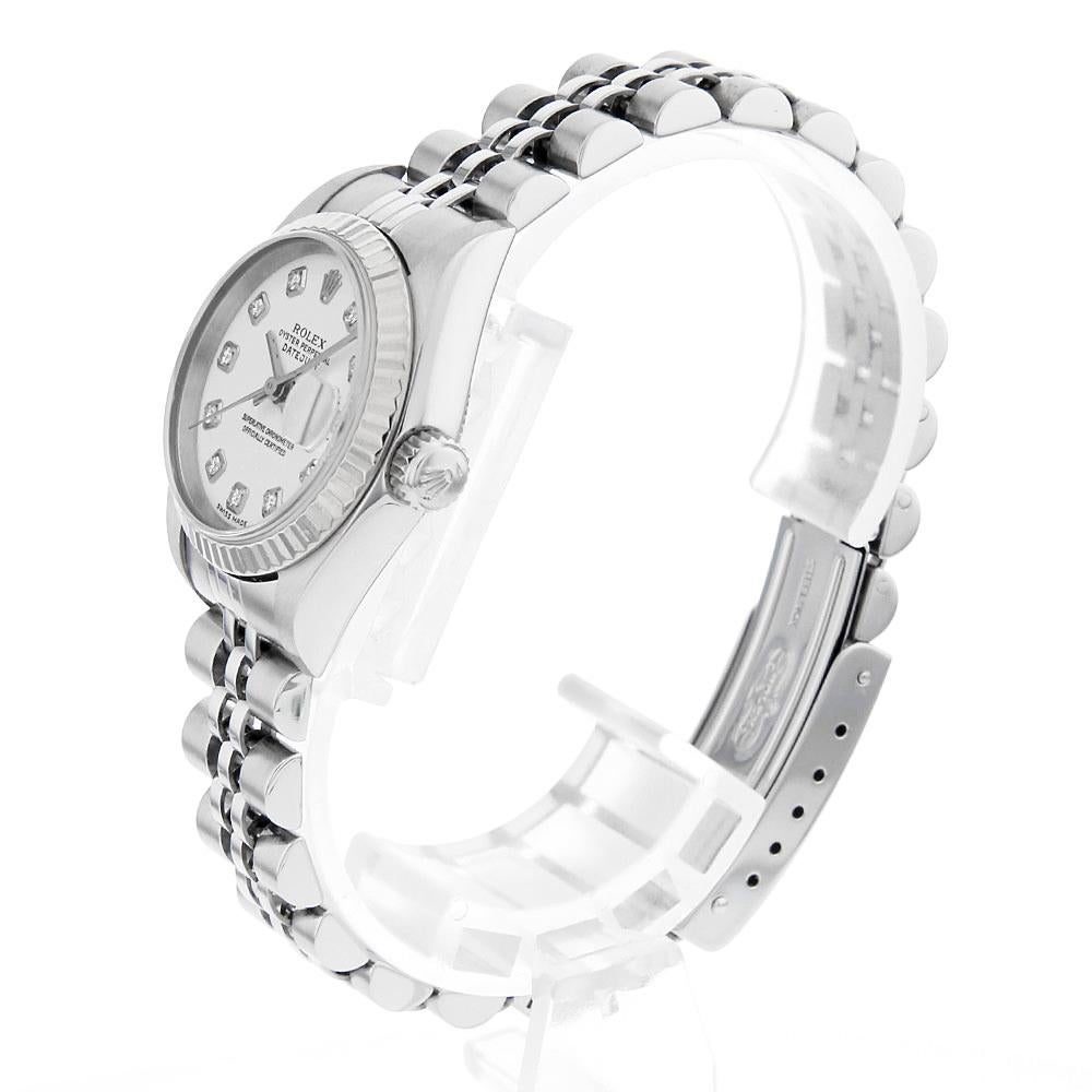 Ti presentiamo lo squisito Rolex Datejust 10P Diamond 79174G, simbolo di eleganza e lusso senza tempo. Realizzato con precisione, questo modello Rolex incarna la raffinatezza, fondendo il design classico con il fascino moderno. La serie Rolex