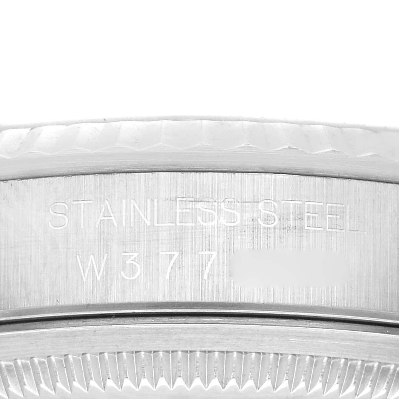Rolex Datejust Blue Diamond Dial Steel White Gold Mens Watch 16234. Mouvement automatique à remontage automatique, officiellement certifié chronomètre. Boîtier oyster en acier inoxydable de 36.0 mm de diamètre. Logo Rolex sur une couronne. Lunette