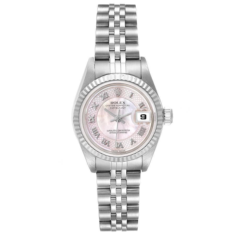Rolex Datejust dekoriert Perlmutt Zifferblatt Damenuhr 79174. Offiziell zertifiziertes Chronometerwerk mit automatischem Aufzug. Austerngehäuse aus Edelstahl mit einem Durchmesser von 26.0 mm. Rolex Logo auf der Krone. Geriffelte Lünette aus 18