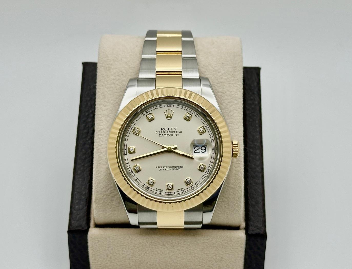 Número de estilo: 116333



De serie: 75X54***



Año: 2010-2016

 

Model No: Rolex Datejust II

 

Material de la caja: Acero inoxidable

 

Pulsera: Oro amarillo de 18 quilates y acero inoxidable

  

Bisel: Estriado de oro amarillo de 18