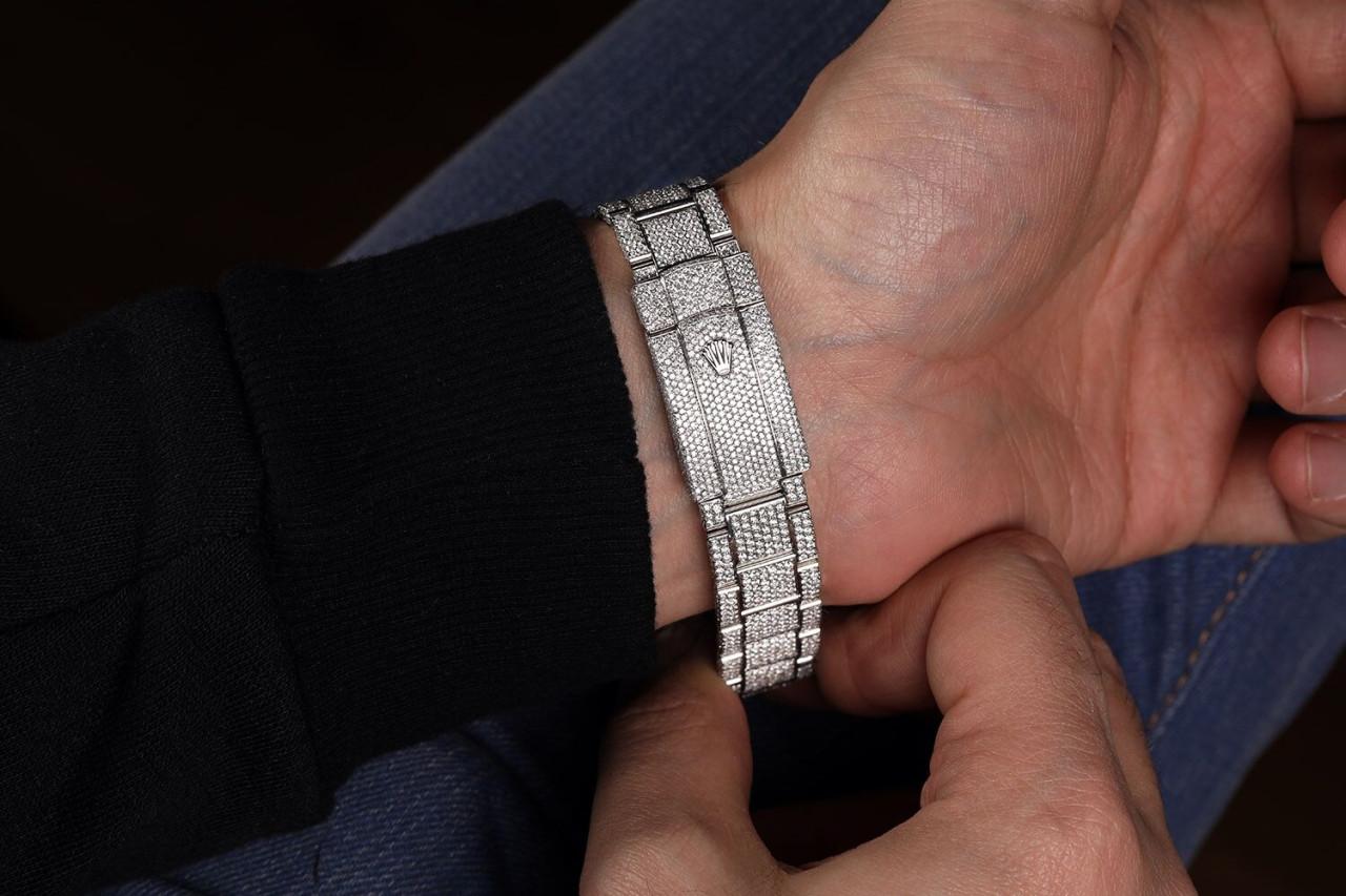 Rolex Montre Datejust II avec cadran en acier inoxydable et diamants romains bleus, 41 mm en vente 8