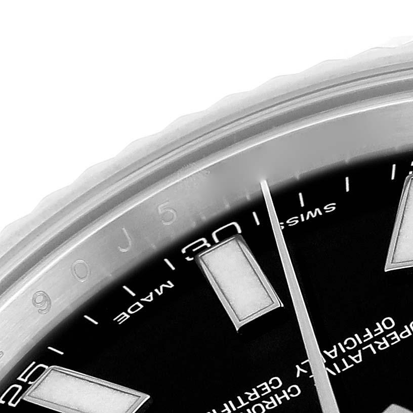 Rolex Datejust II 41mm Stahl Weißgold Schwarzes Zifferblatt Herrenuhr 116334. Offiziell zertifiziertes Chronometerwerk mit automatischem Aufzug. Gehäuse aus Edelstahl mit einem Durchmesser von 41 mm.  Rolex Logo auf einer Krone. Geriffelte Lünette