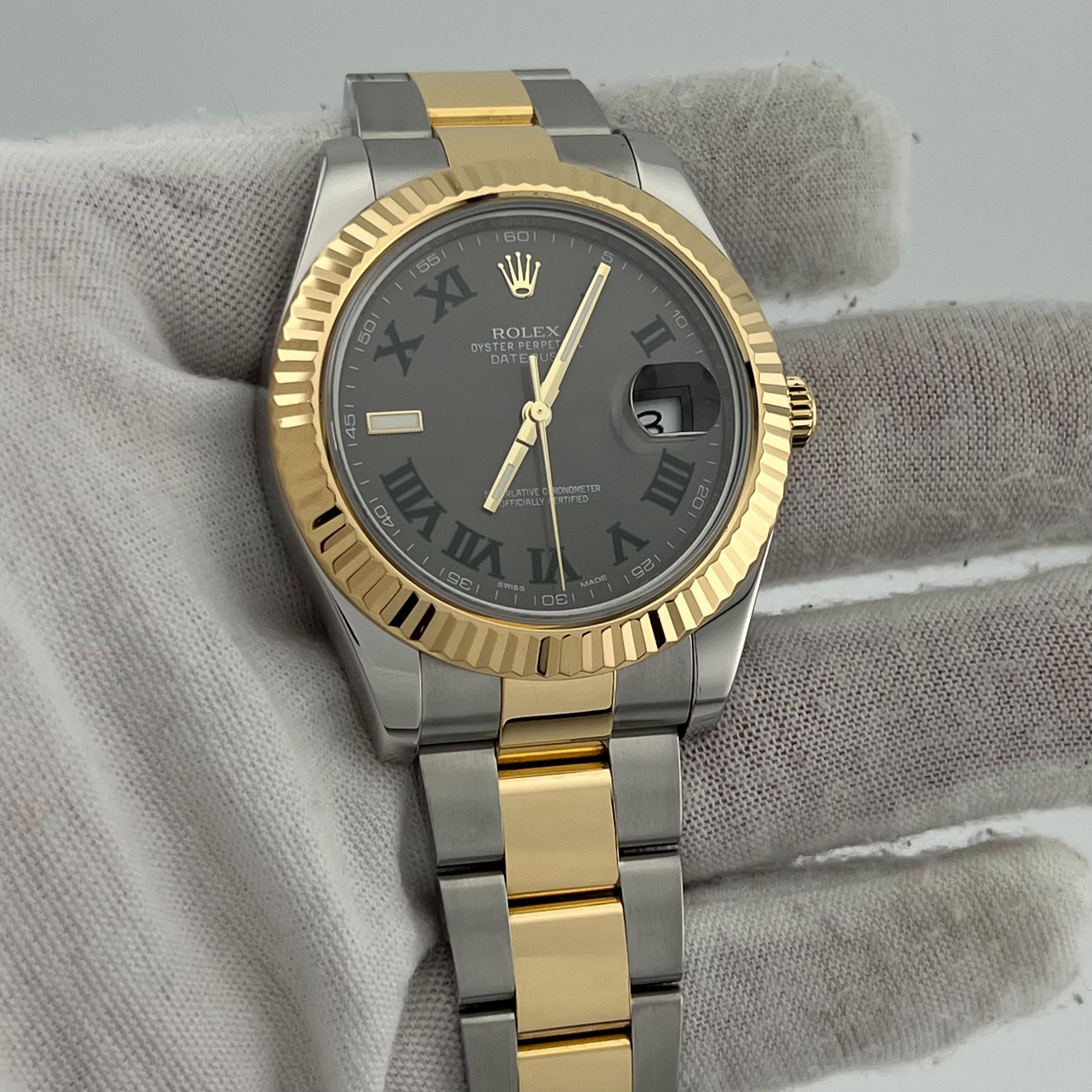Stilnummer: 116333



Jahr: 2009-2016

 

Modell: Rolex Datejust II 

 

MATERIAL des Gehäuses: Rostfreier Stahl 

 

Band: 18K Gelbgold & Edelstahl 

  

Lünette: 18K Gelbgold 

  

Zifferblatt: Wimbledon Zifferblatt 

 

Gesicht: Saphirglas 

