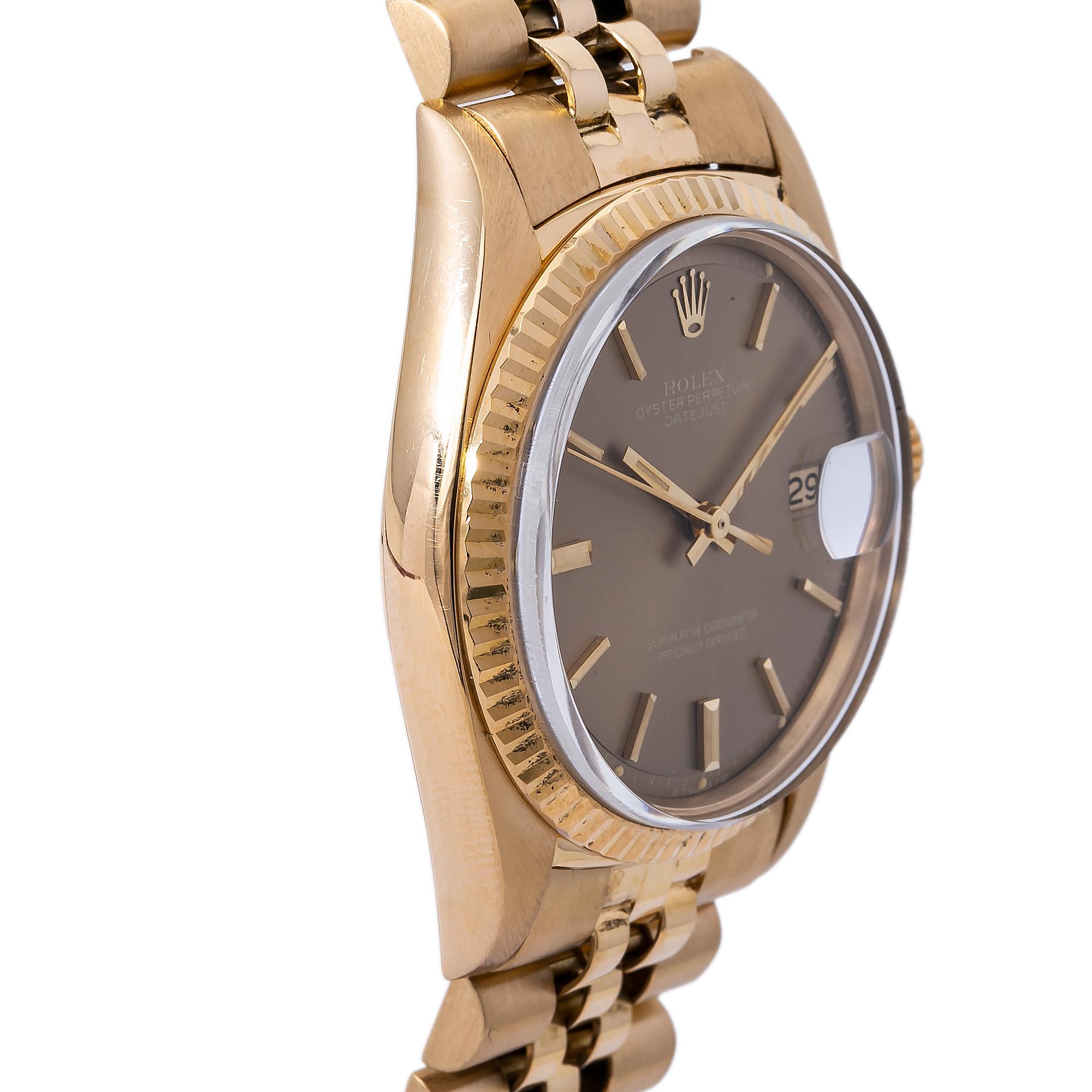 Contemporary Rolex Datejust Jubiless 1601 Vintage 18k Yellow Gold Champagne Dial Men's For Sale