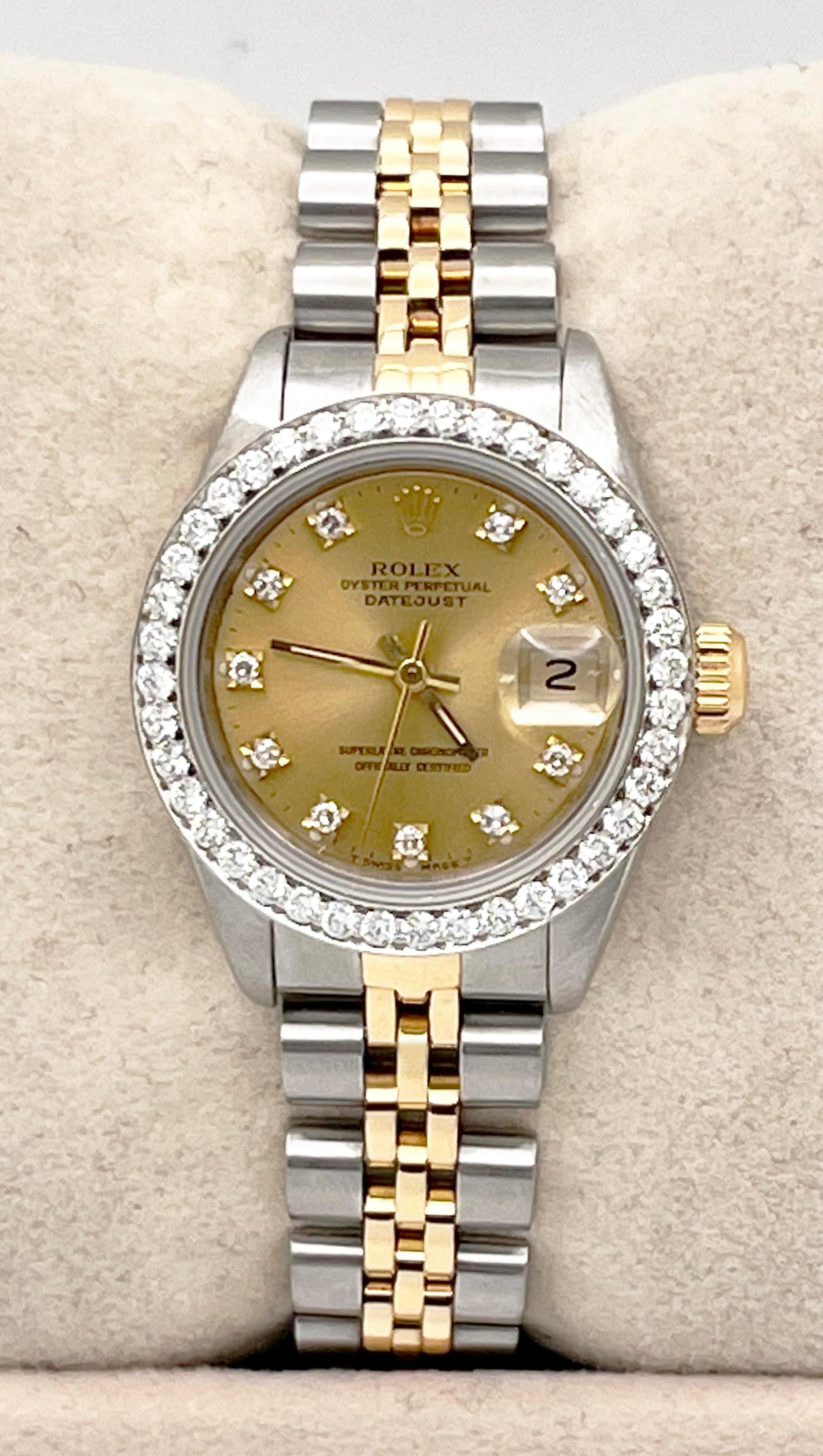 Stil Nummer: 69173

Seriennummer: E620***

Jahr: 1990 

Modell: Rolex Damen Datejust

MATERIAL des Gehäuses: Rostfreier Stahl

Band: 18K Gelbgold & Edelstahl 

Lünette: Kundenspezifische Diamantlünette

Zifferblatt: Individuelles Diamant-Zifferblatt