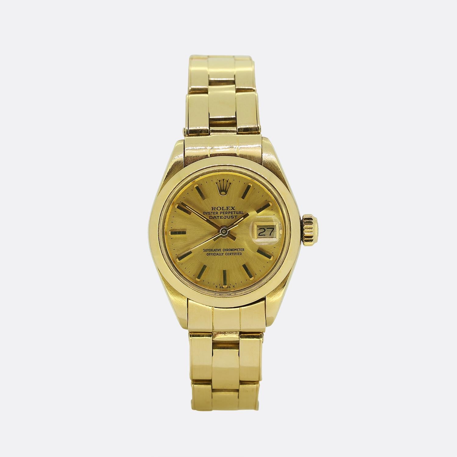 Cette magnifique Datejust pour dames présente une élégante finition en or jaune 18 carats. Elle s'harmonise parfaitement avec le cadran en or assorti et les index et aiguilles en or jaune. En clin d'œil à la Datejust originale introduite en 1945, ce