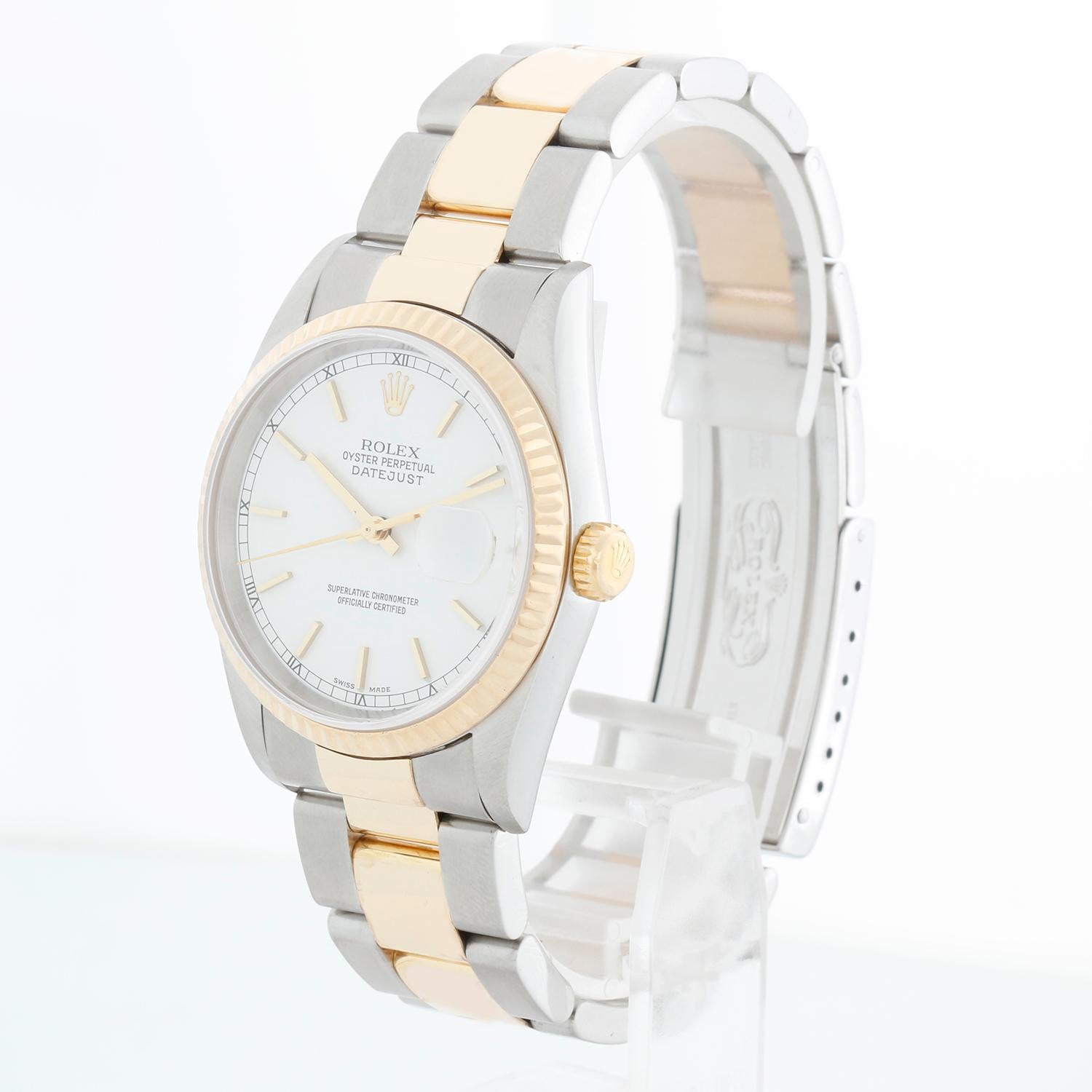 Rolex Datejust Herrenuhr mit weißem, zweifarbigem Zifferblatt 16233 - Automatischer Aufzug, 31 Juwelen, Quickset, Saphirglas. Datejust. Edelstahl mit geriffelter Lünette aus 18 Karat Gelbgold. Weißes Zifferblatt mit Strichindizes. Oyster-Armband aus
