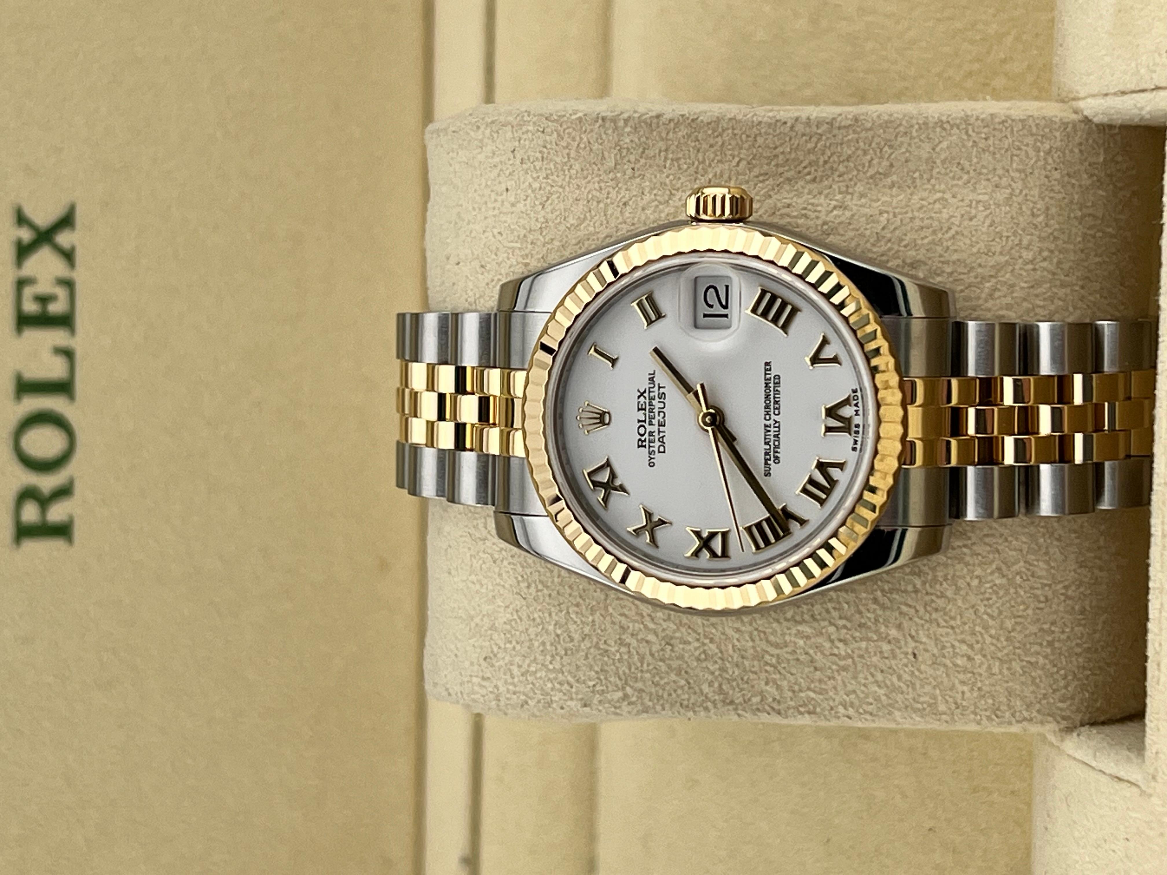 Stilnummer: 178273
Seriennummer: 52Y84***
Jahr: 2010-2019
Modell: Rolex Datejust Midsize
MATERIAL des Gehäuses: Rostfreier Stahl 
Band: 18K Gelbgold & Edelstahl Jubiläumsband 
Lünette: 18K Gelbgold geriffelte Lünette 
Zifferblatt: Weißes Zifferblatt