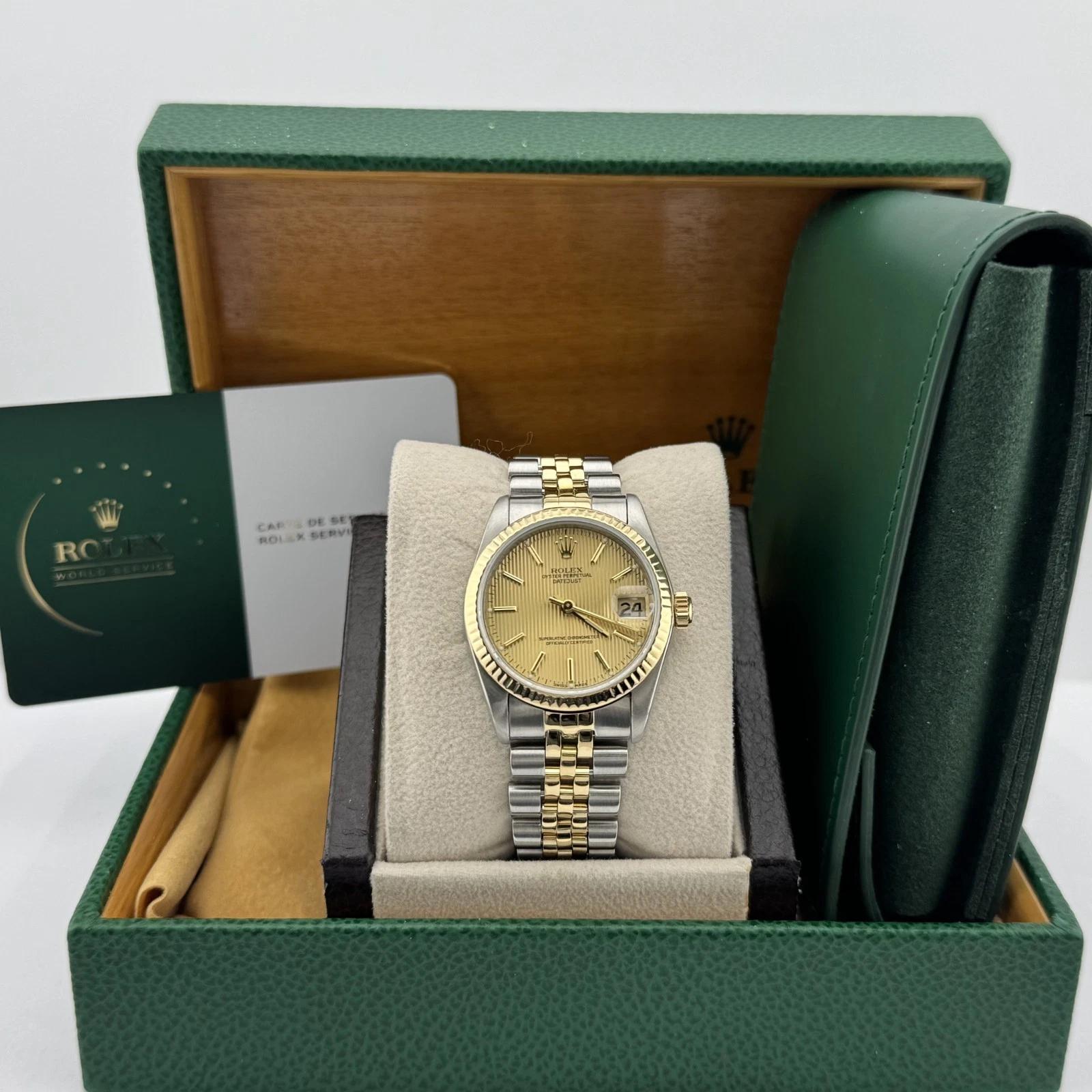 Número de estilo: 68273



De serie: L48****



Año: 1989

 

Model No: Rolex Datejust Mediano

 

Material de la caja: Acero inoxidable

 

Pulsera: Jubileo de oro amarillo de 18 quilates y acero inoxidable

  

Bisel: Acanalado de oro amarillo de