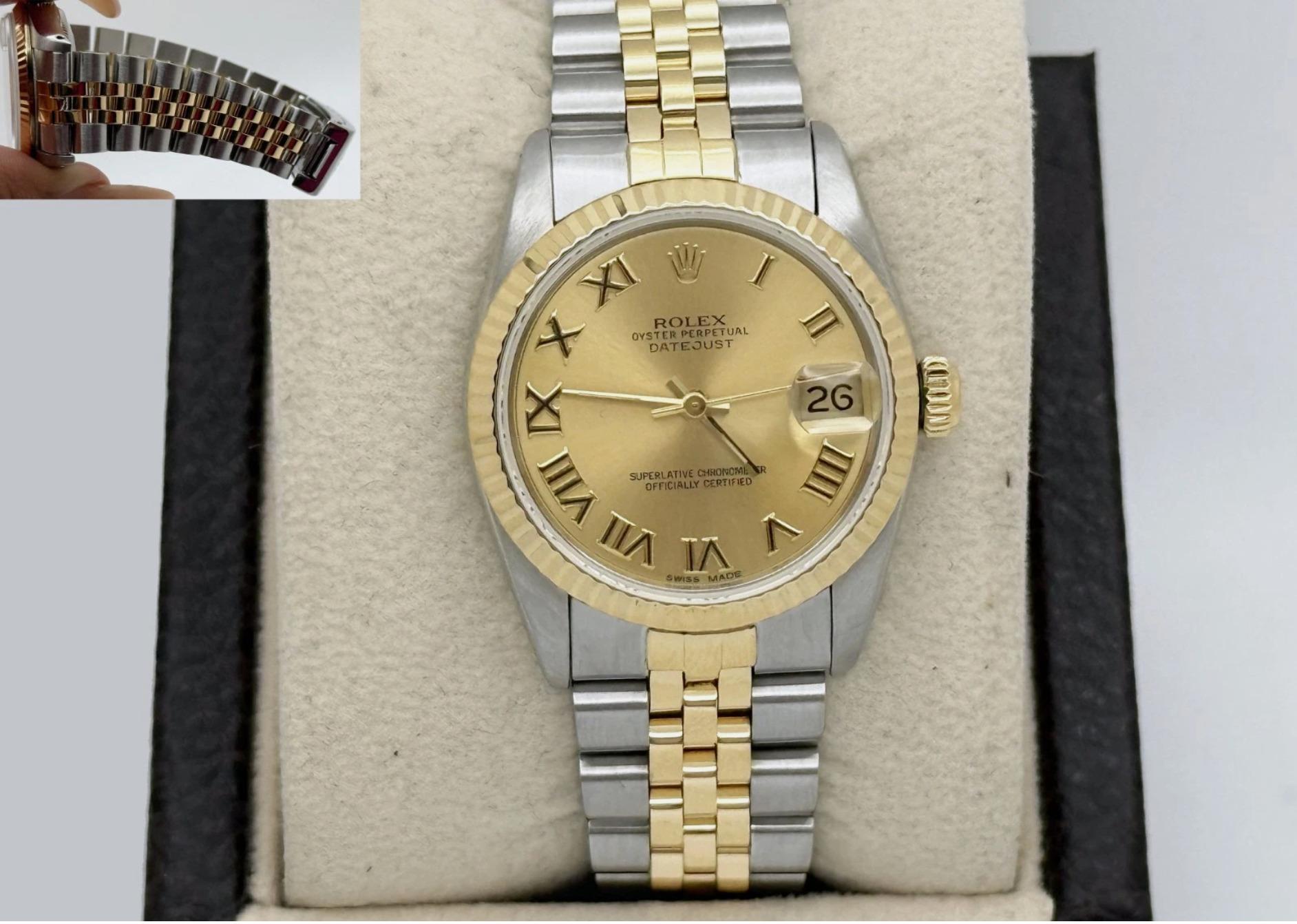 Numero di stile: 68273



Seriale: N20****



Anno: 1991

 

Model: Rolex Datejust Midsize

 

Materiale della cassa: Acciaio inossidabile

 

Fascia: oro giallo 18 carati e acciaio inossidabile

  

Lunetta: scanalata in oro giallo 18k

 