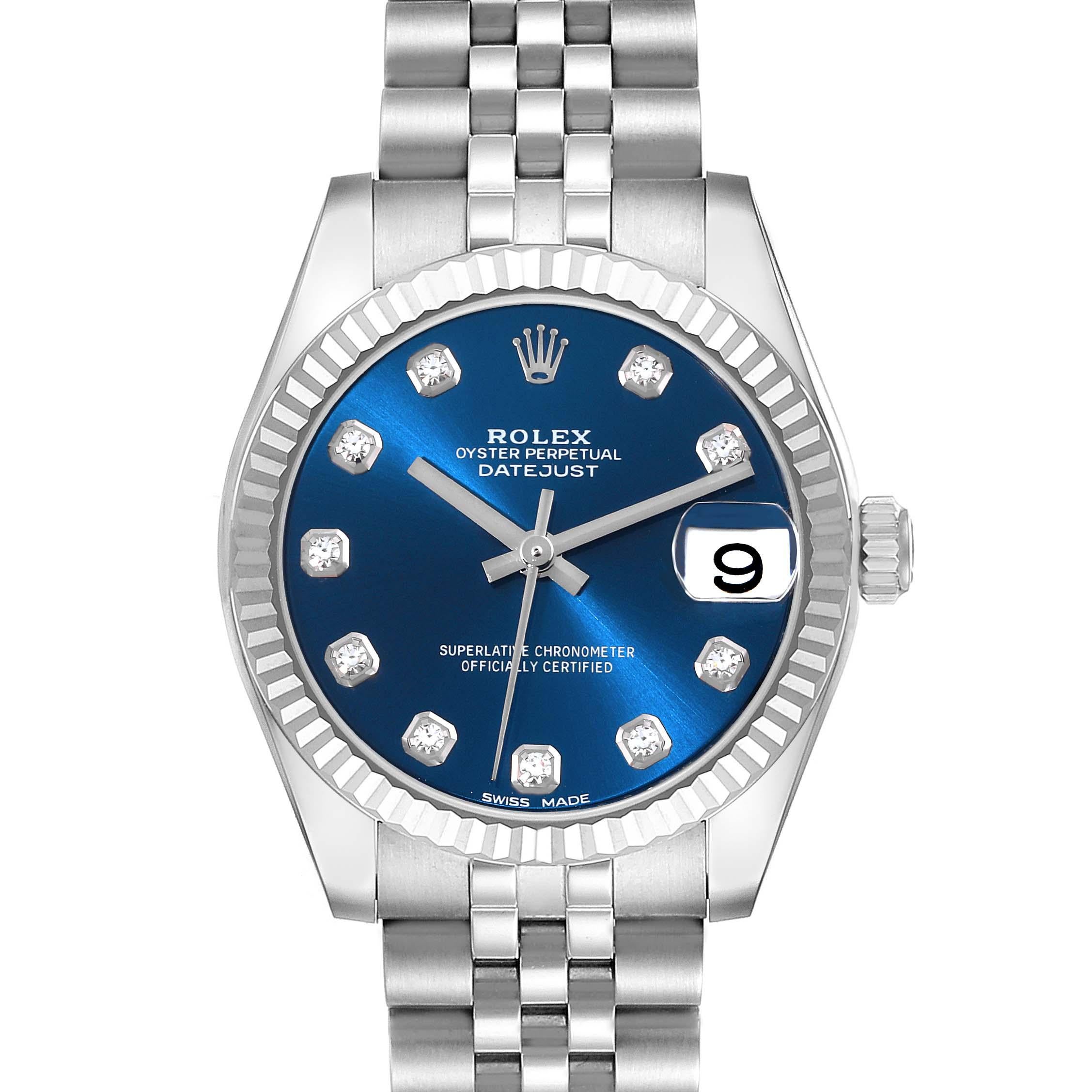 Rolex Datejust Midsize Steel White Gold Blue Diamond Dial Ladies Watch 178274. Mouvement automatique à remontage automatique, officiellement certifié chronomètre. Boîtier oyster en acier inoxydable de 31.0 mm de diamètre. Logo Rolex sur la couronne.