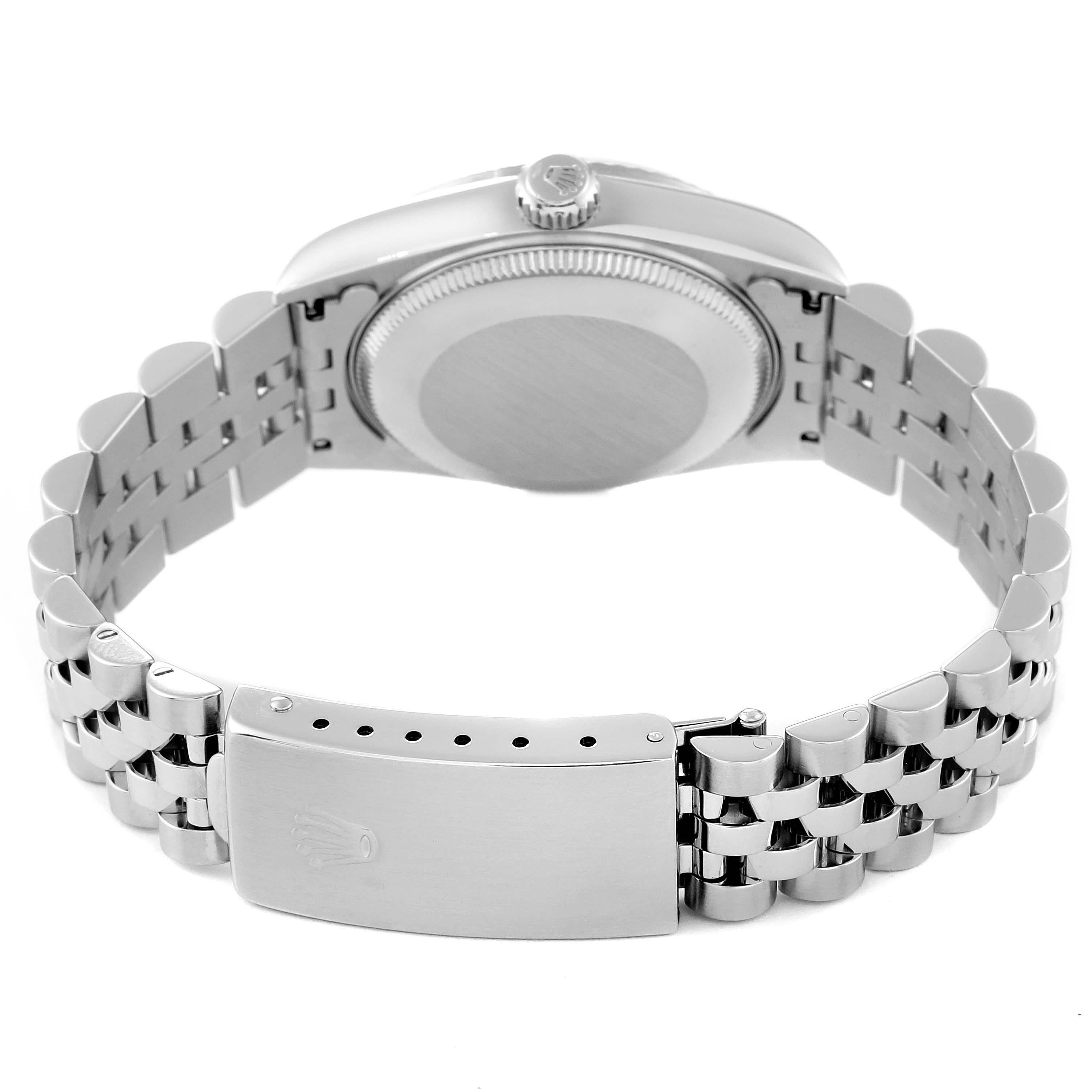 Rolex Datejust Midsize Steel White Gold Diamond Dial Ladies Watch 68274. Mouvement automatique à remontage automatique, officiellement certifié chronomètre. Boîtier oyster en acier inoxydable de 31.0 mm de diamètre. Logo Rolex sur la couronne.