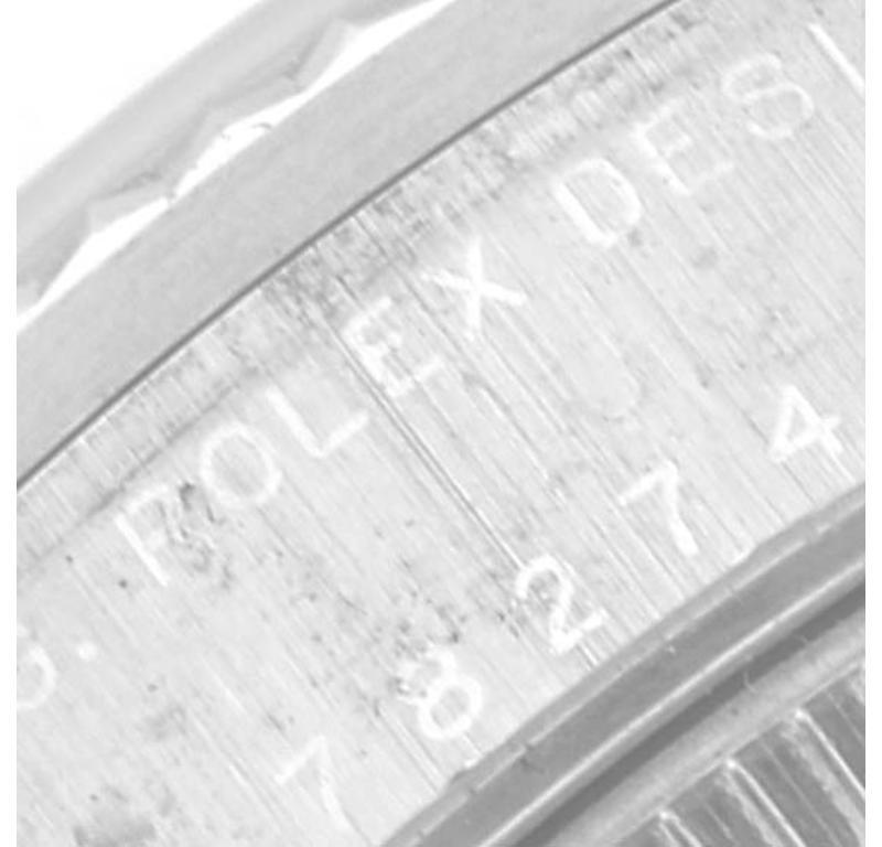 Rolex Datejust Midsize Stahl Weiß Gold Silber Wandteppich Zifferblatt Damenuhr 78274. Offiziell zertifiziertes Chronometerwerk mit automatischem Aufzug. Austerngehäuse aus Edelstahl mit einem Durchmesser von 31 mm. Rolex Logo auf einer Krone.