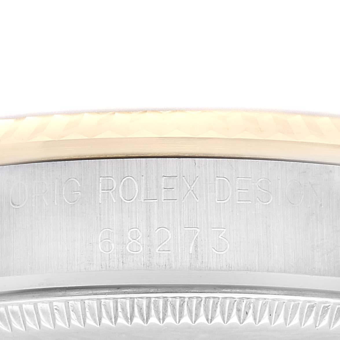 Rolex Datejust Midsize Acier Or Jaune Montre Femme 68273 Boite à Papiers. Mouvement automatique à remontage automatique, officiellement certifié chronomètre. Boîtier oyster en acier inoxydable de 31 mm de diamètre. Logo Rolex sur une couronne en or