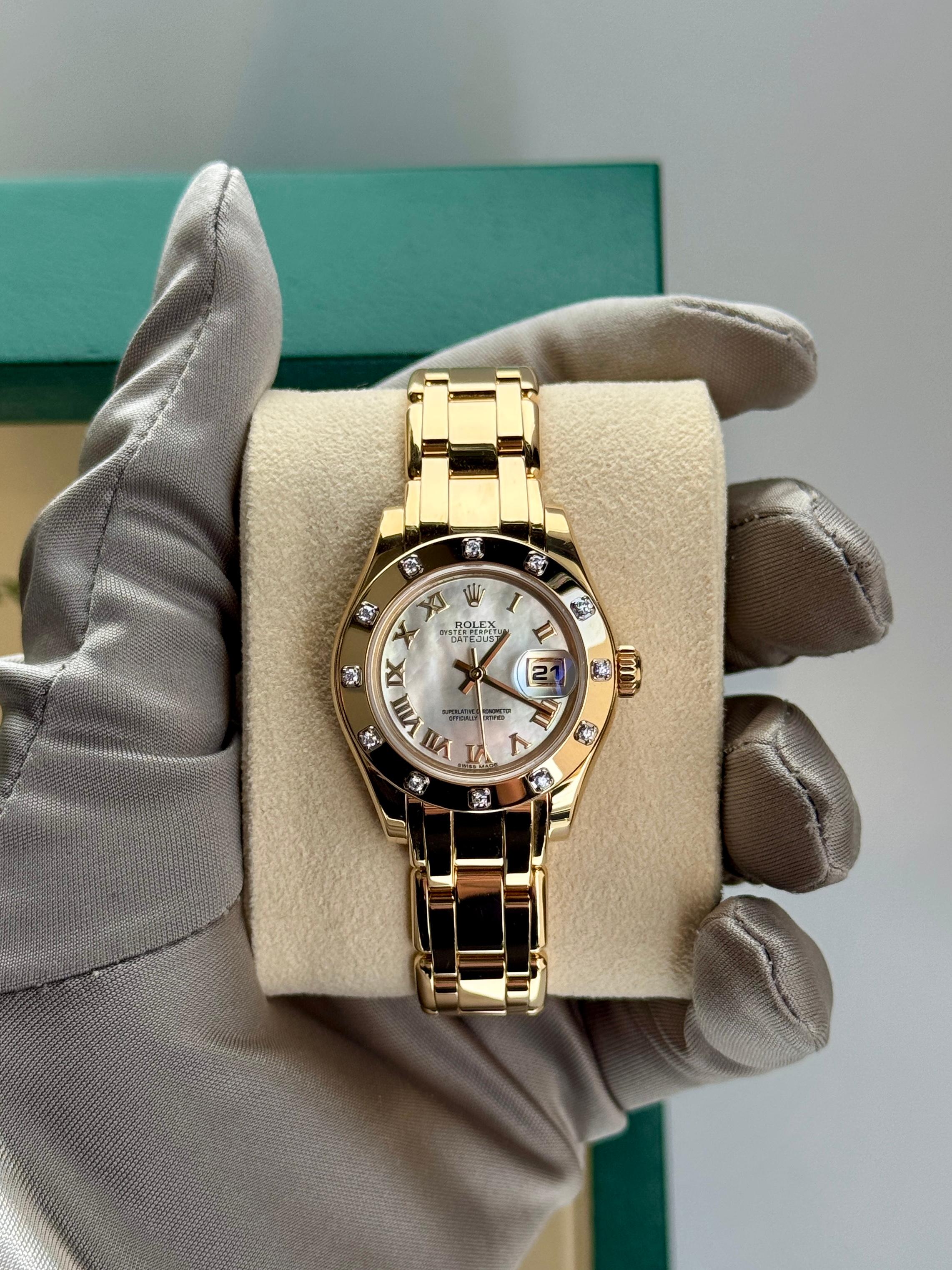 Rolex Montre Datejust Pearlmaster MOP Roman Dial DIA Montre en or jaune 29 Style :80318 Excellent état - En vente à Beverly Hills, CA