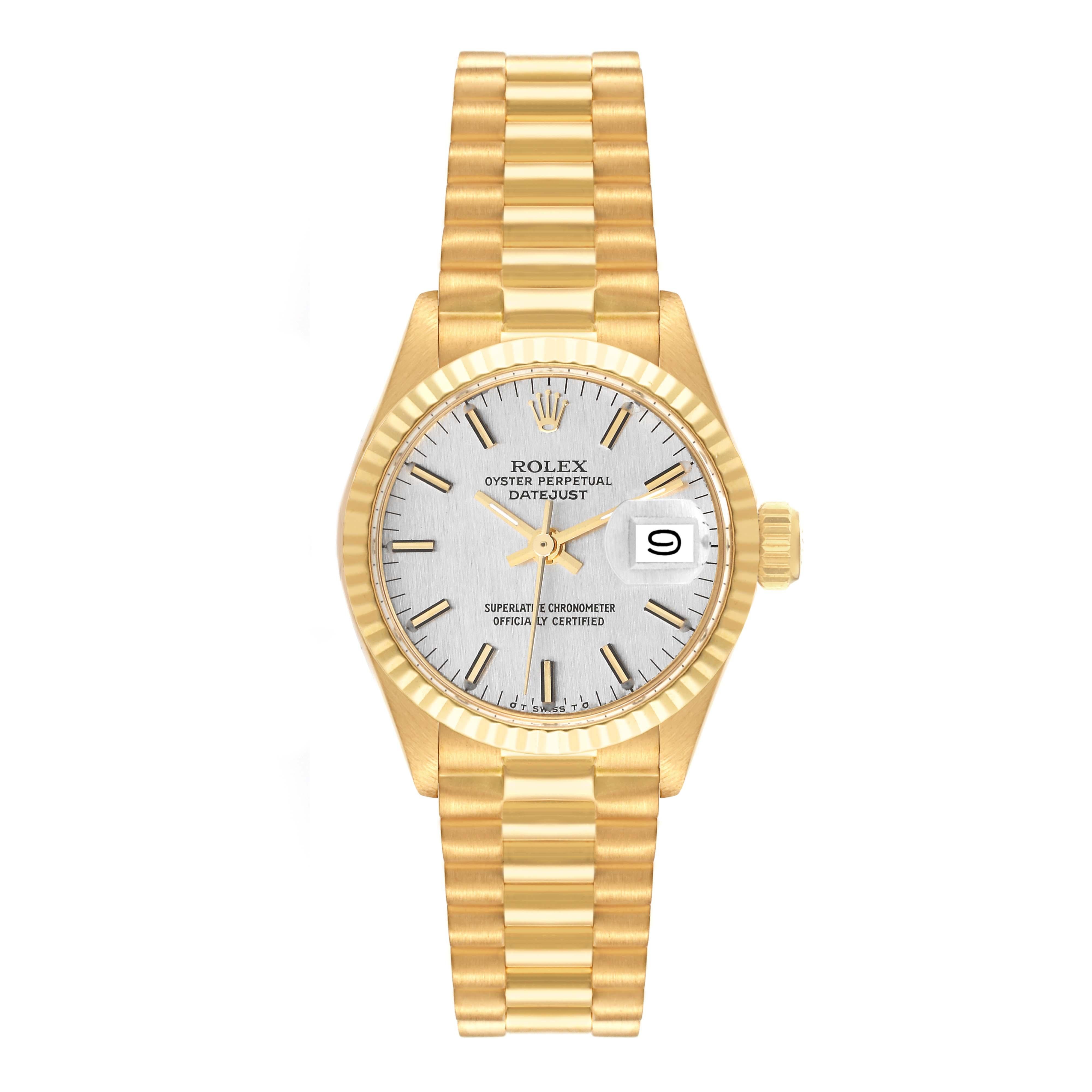 Rolex Datejust Präsident Silber Zifferblatt Gelbgold Vintage Damenuhr 6917. Automatisches Uhrwerk mit automatischem Aufzug. Oyster-Gehäuse aus 18 Karat Gelbgold mit einem Durchmesser von 24 mm. Rolex Logo auf der Krone. Geriffelte Lünette aus 18