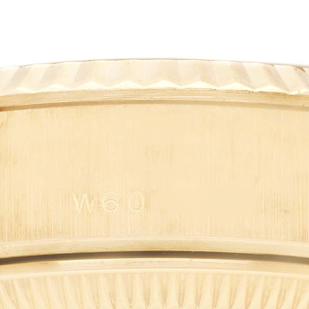 Rolex Datejust President Yellow Gold Diamond Ladies Watch 69178 Box Papers. Mouvement à remontage automatique certifié chronomètre. Boîtier en or jaune 18 carats d'un diamètre de 26,0 mm. Logo Rolex sur la couronne. Lunette cannelée en or jaune 18k.
