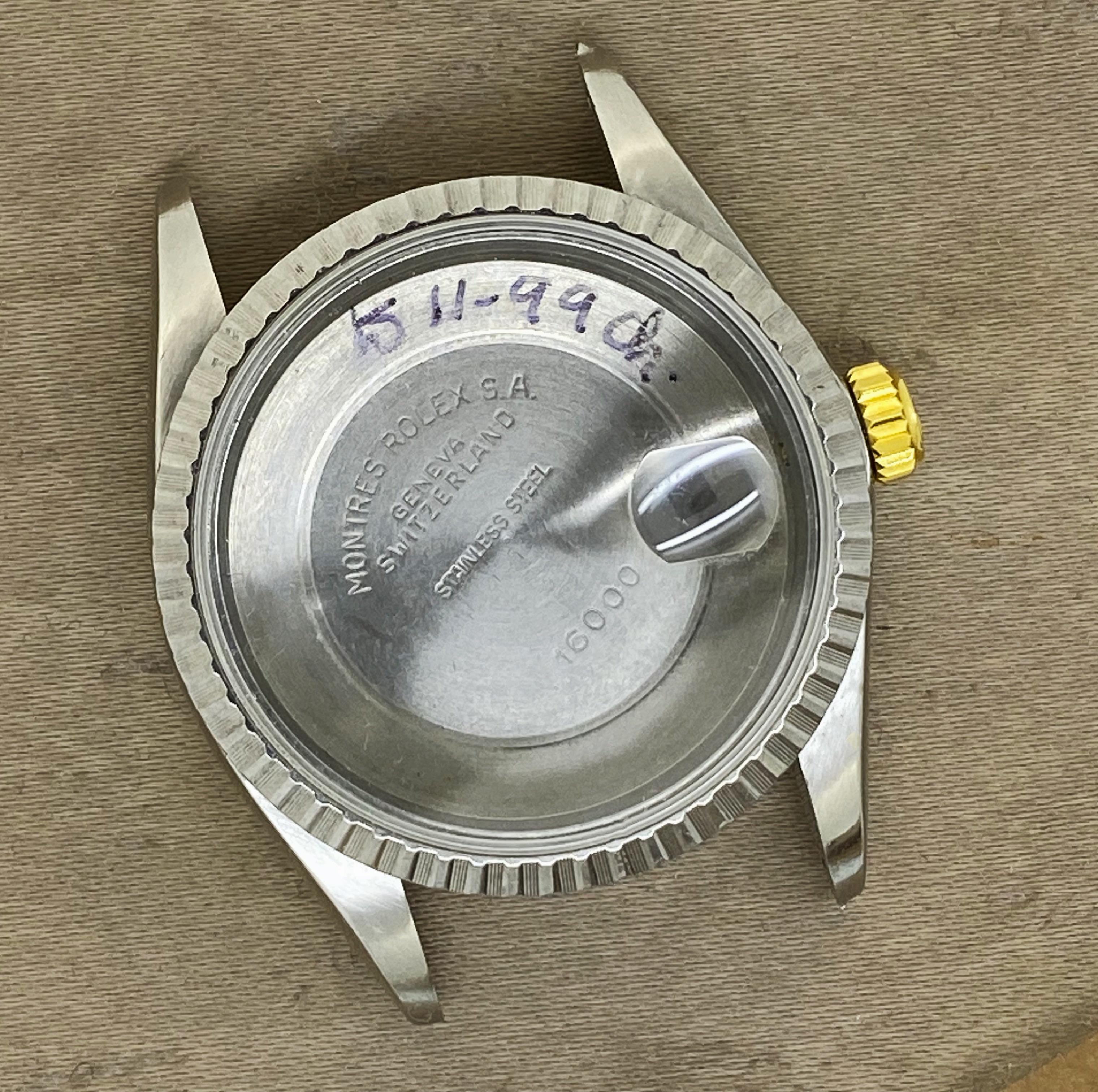 Rolex DateJust ref 16000 Edelstahl 36mm Gehäuse + 

Original 18K Weißgold geriffelt / Rinde Lünette
Original Kristall
Original-Krone mit Rolex-Logo 

Seriennummer 987XXXX, entsprechend dem Jahr 1987
Fall Nr. 16253