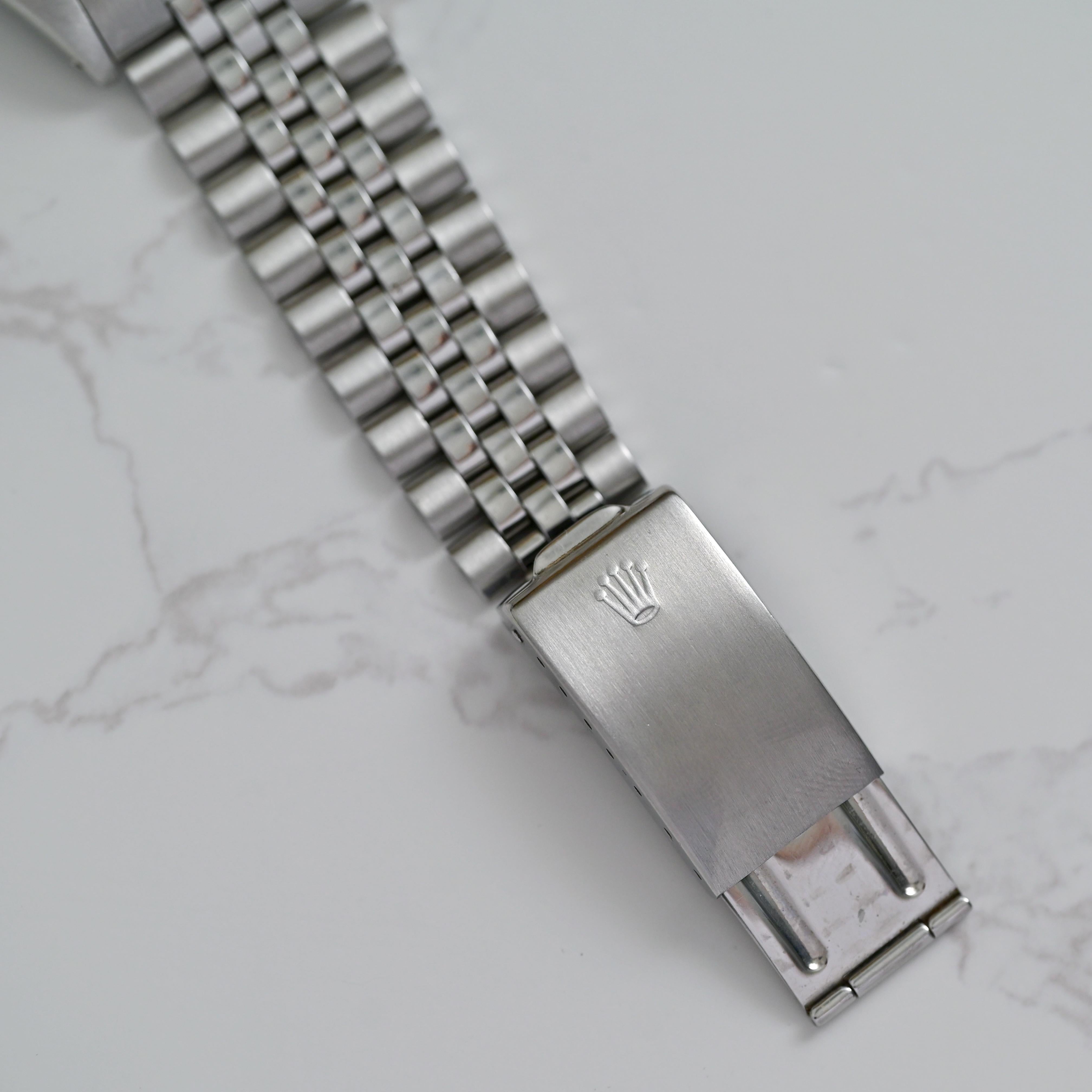 Reloj automático Rolex Datejust esfera plateada 1601 con brazalete jubileo, 1972 en venta 4