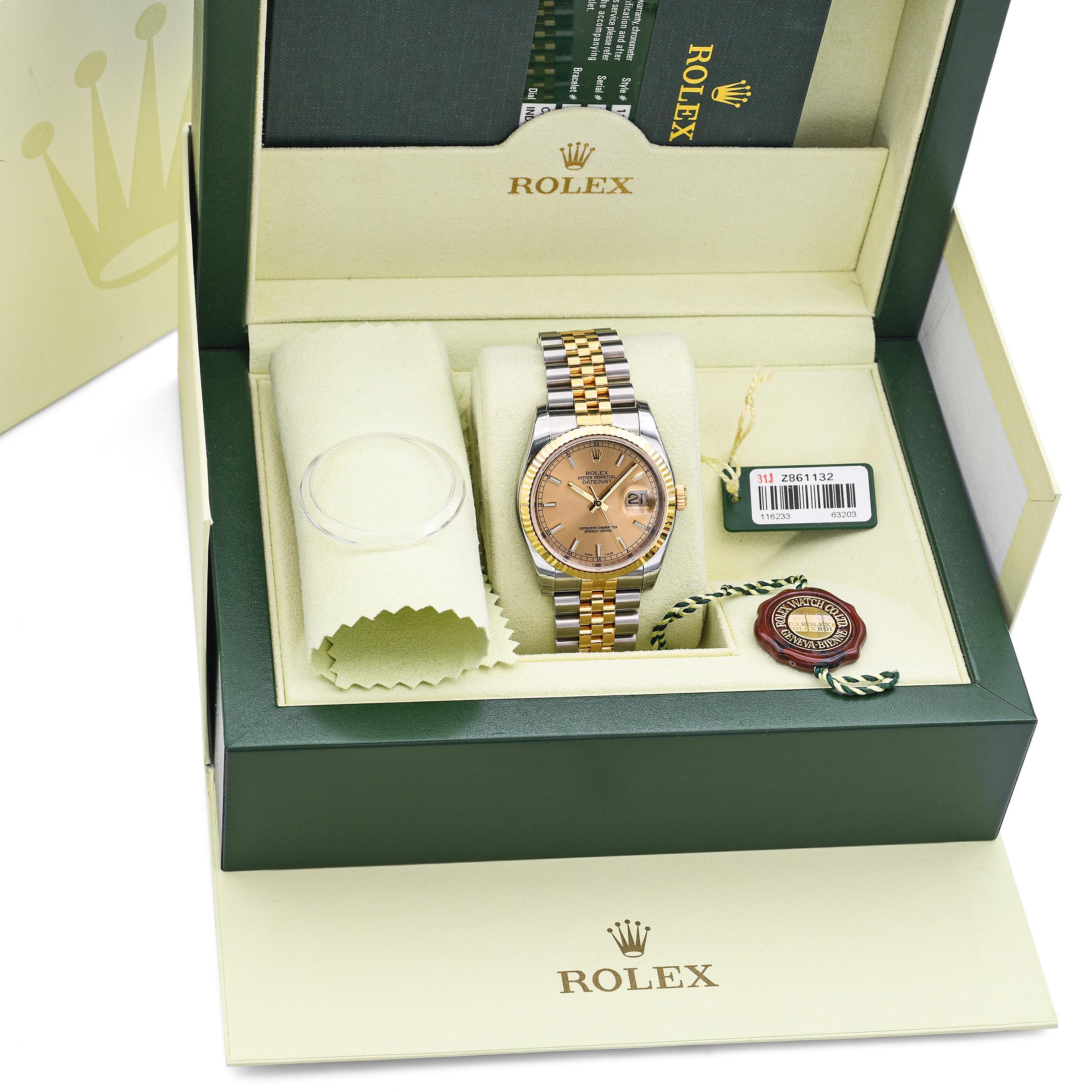 Diese Rolex Datejust Ref. 116233 verbindet zeitloses Design mit moderner Leistung. Dieser zweifarbige Klassiker mit einem 36-mm-Edelstahlgehäuse und einer kannelierten Lünette aus 18 Karat Gelbgold ist mit einem champagnerfarbenen Zifferblatt und