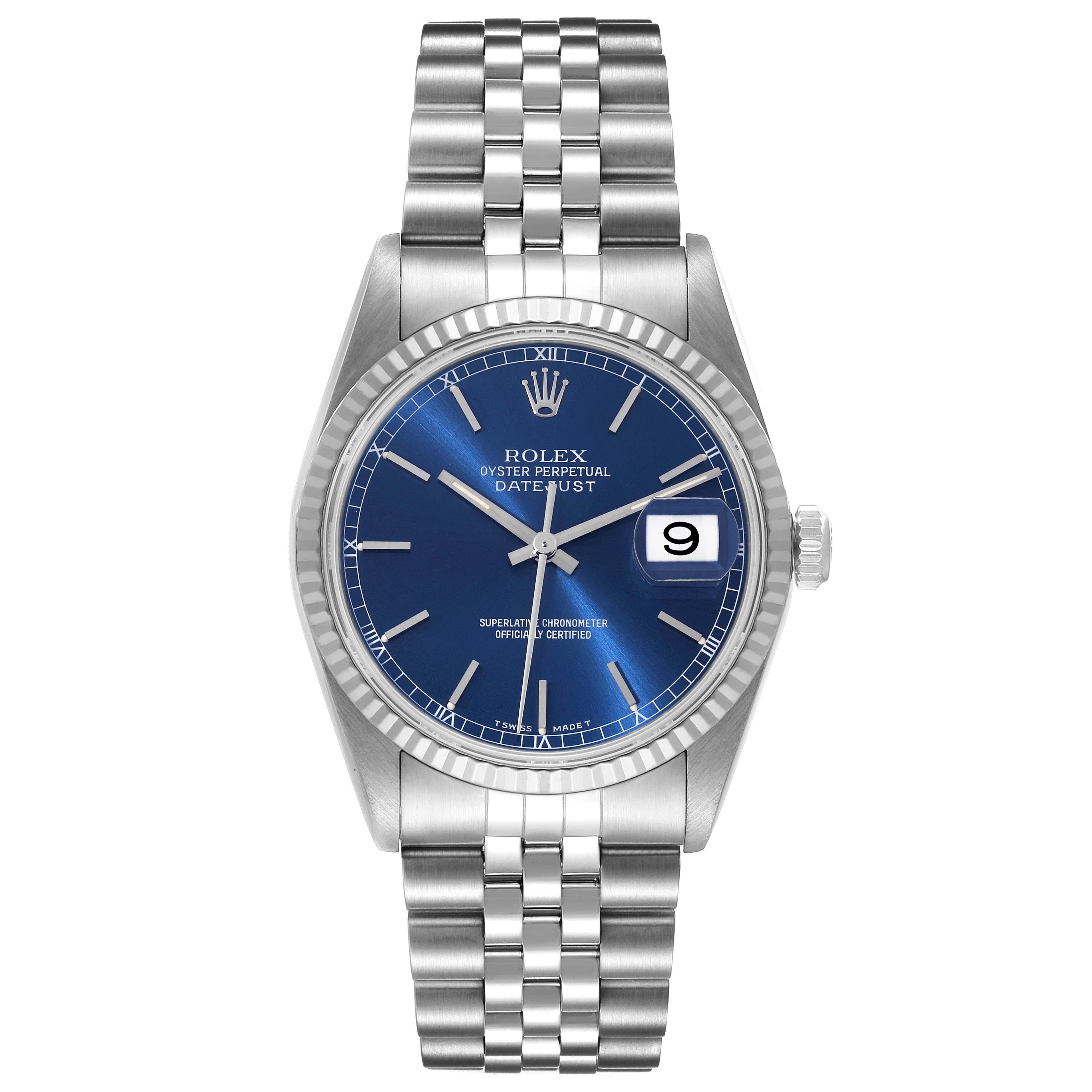 Rolex Datejust Steel White Gold Blue Dial Mens Watch 16234. Mouvement automatique à remontage automatique, officiellement certifié chronomètre. Boîtier oyster en acier inoxydable de 36 mm de diamètre. Logo Rolex sur la couronne. Lunette cannelée en