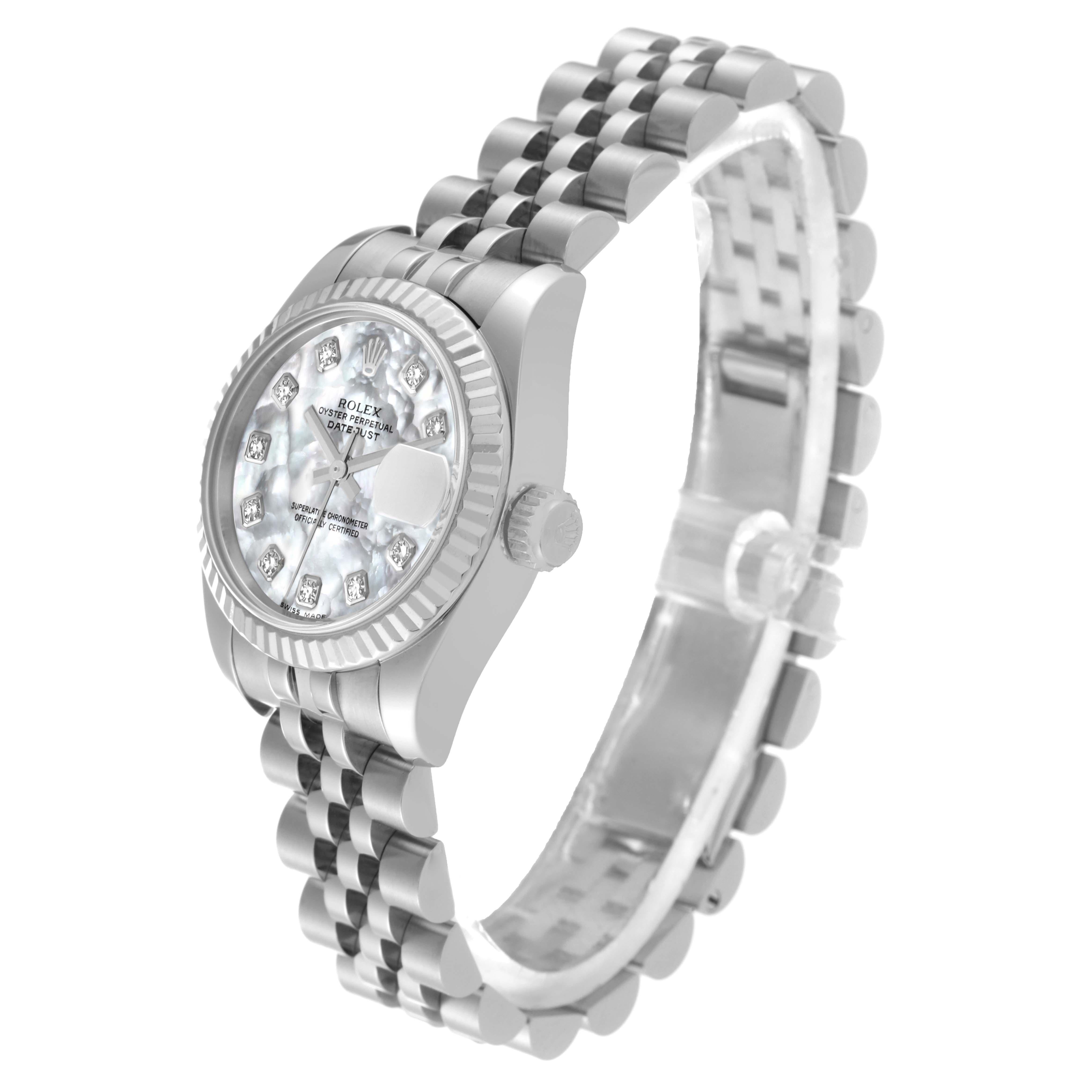 Rolex Montre Datejust en acier et or blanc avec cadran en nacre et diamants 179174 en vente 4