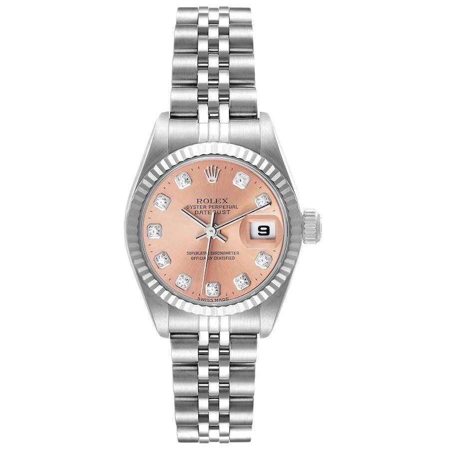 Rolex Datejust Steel White Gold Salmon Diamond Dial Ladies Watch 79174. Mouvement automatique à remontage automatique, officiellement certifié chronomètre. Boîtier oyster en acier inoxydable de 26.0 mm de diamètre. Logo Rolex sur la couronne.