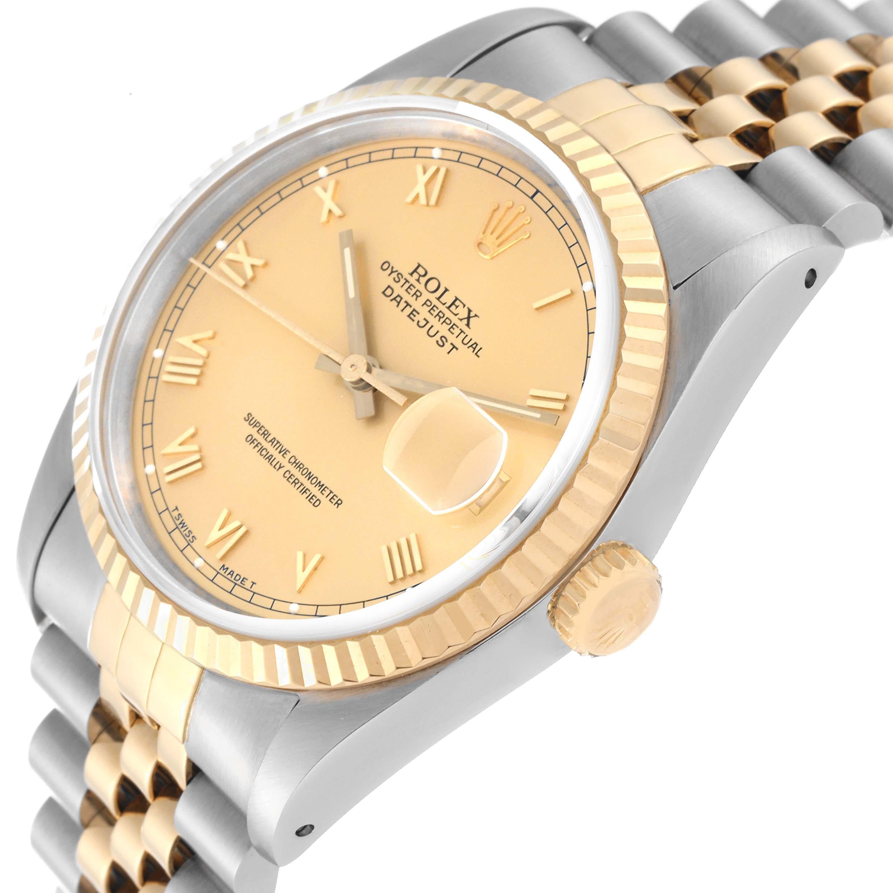 Rolex Datejust Steel Yellow Gold Champagne Dial Mens Watch 16233. Mouvement automatique à remontage automatique, officiellement certifié chronomètre. Boîtier en acier inoxydable de 36.0 mm de diamètre. Logo Rolex sur une couronne. Lunette cannelée