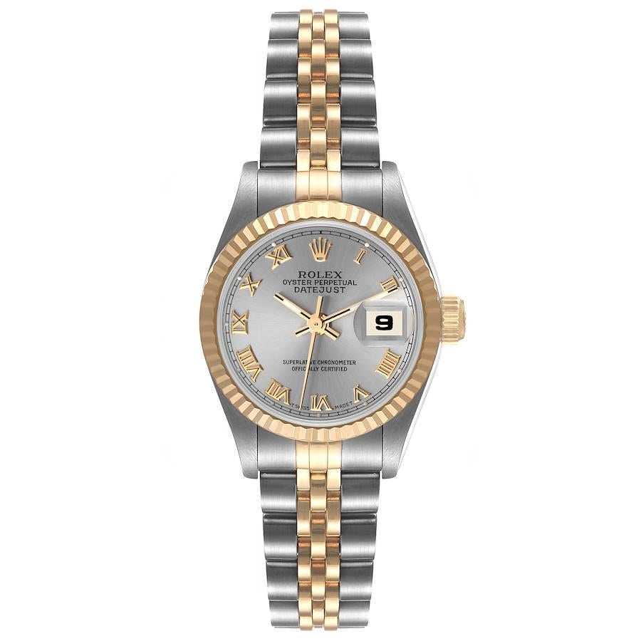 Rolex Datejust Stahl Gelbgold geriffelte Lünette Damenuhr 69173. Offiziell zertifiziertes Chronometerwerk mit automatischem Aufzug. Austerngehäuse aus Edelstahl mit einem Durchmesser von 26 mm. Rolex Logo auf einer Krone. Geriffelte Lünette aus 18