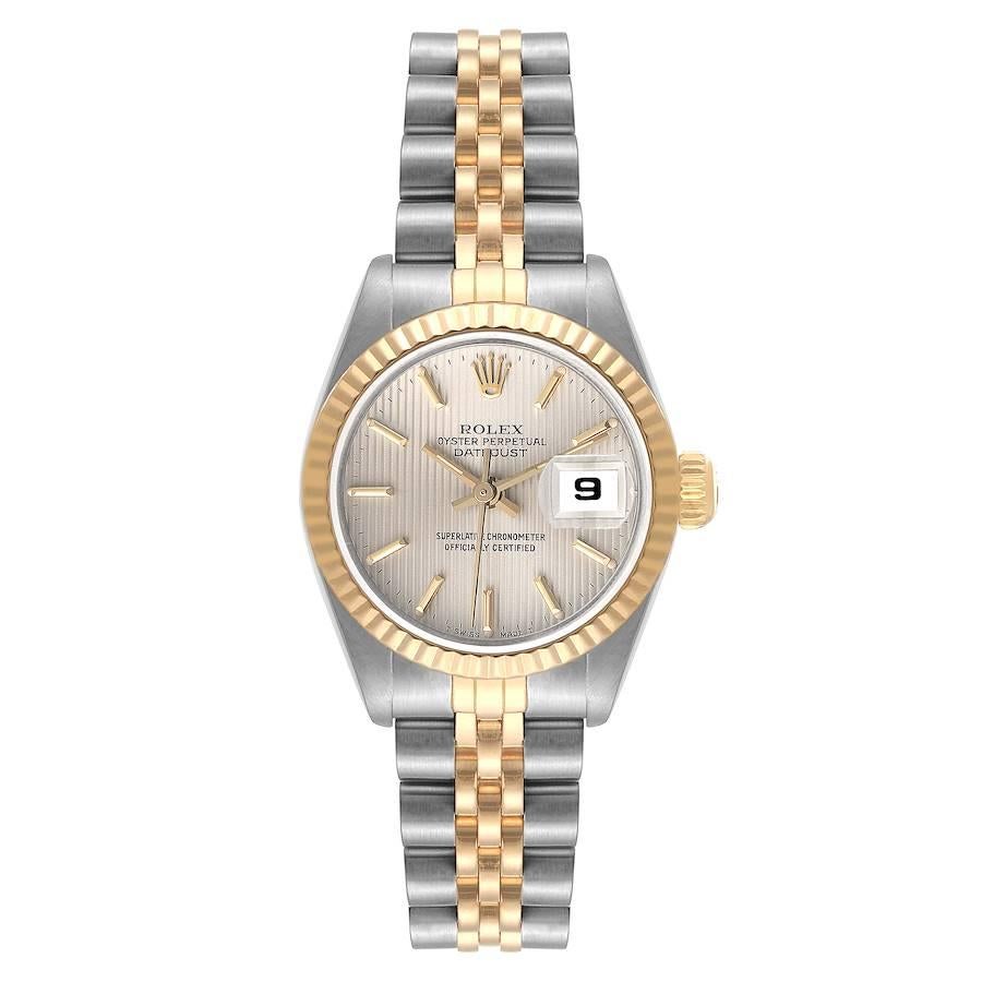 Rolex Datejust Stahl Gelbgold geriffelte Lünette Wandteppich Zifferblatt Damenuhr 69173. Offiziell zertifiziertes Chronometerwerk mit automatischem Aufzug. Austerngehäuse aus Edelstahl mit einem Durchmesser von 26 mm. Rolex Logo auf einer Krone.