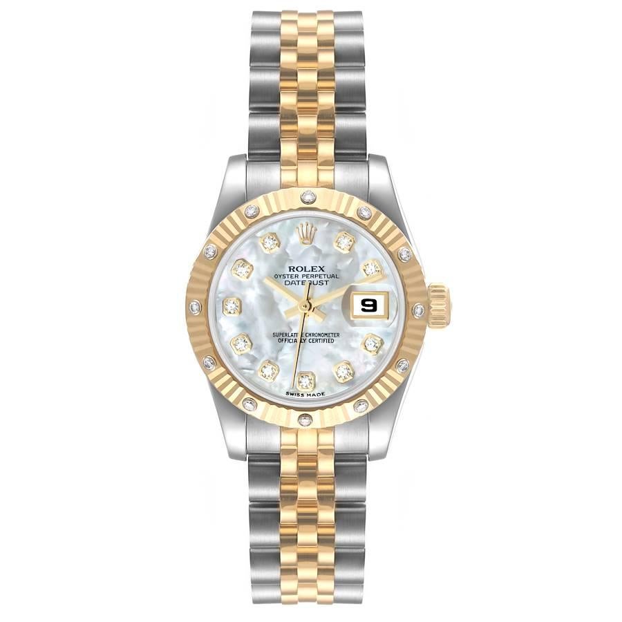 Rolex Datejust Stahl Gelbgold MOP Zifferblatt Diamant Damenuhr 179313 Box-Karte. Offiziell zertifiziertes Chronometerwerk mit automatischem Aufzug. Austerngehäuse aus Edelstahl mit einem Durchmesser von 26,0 mm. Rolex-Logo auf einer Krone. Original