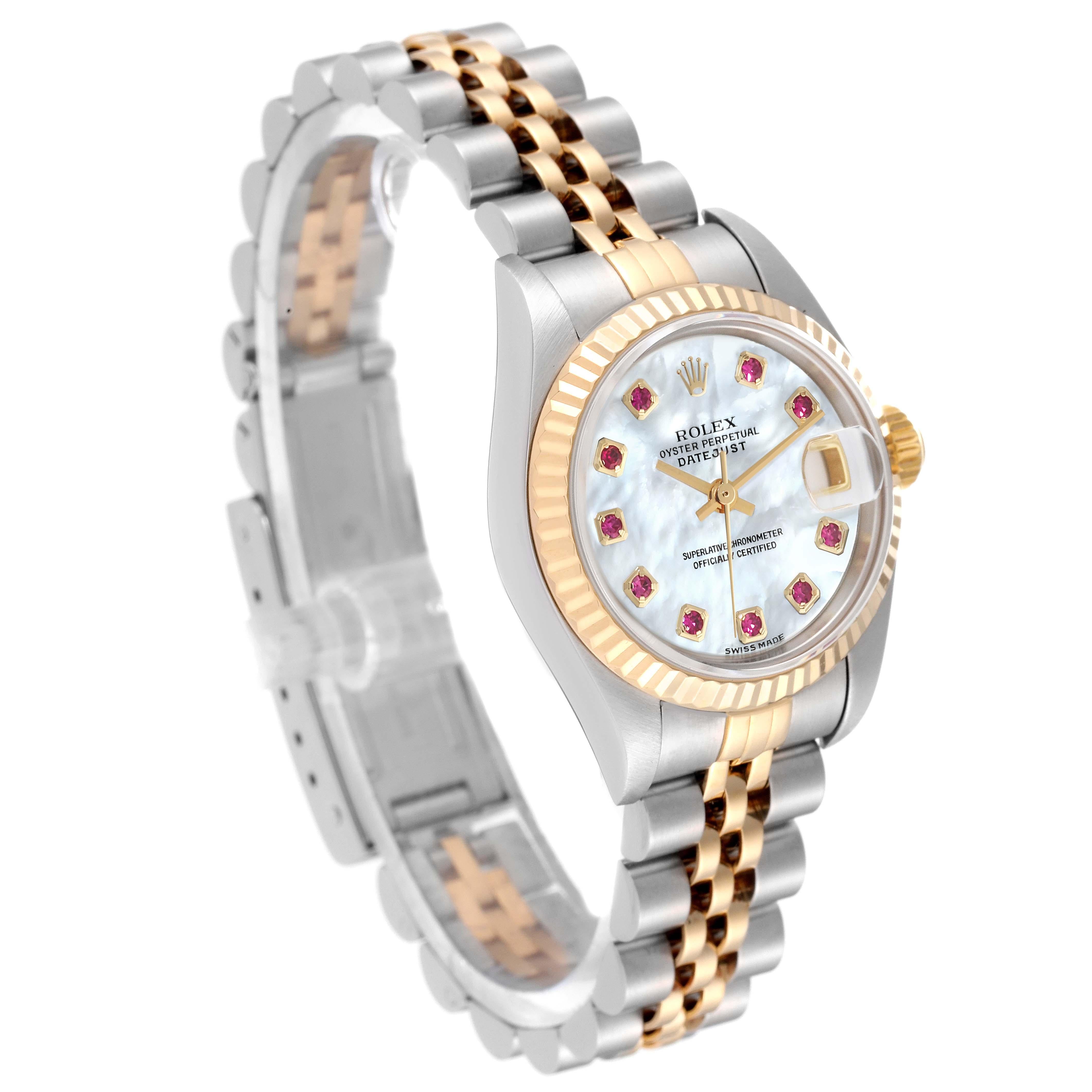 Rolex Datejust Damenuhr, Stahl Gelbgold Perlmutt Rubin Zifferblatt im Zustand „Hervorragend“ in Atlanta, GA