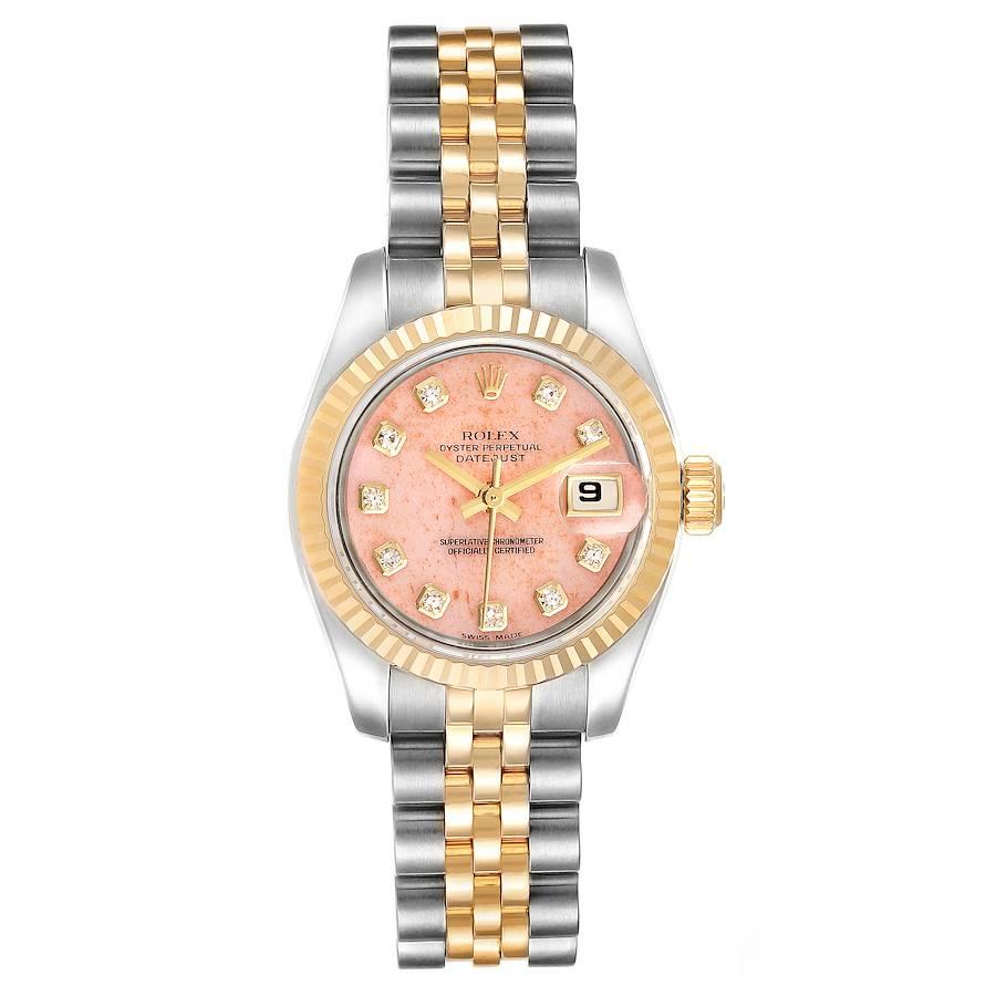 Rolex Datejust Stahl Gelbgold rosa Koralle Diamant-Zifferblatt Uhr 179173 Box Papiere. Offiziell zertifiziertes Chronometerwerk mit automatischem Aufzug. Austerngehäuse aus Edelstahl mit einem Durchmesser von 26 mm. Rolex-Logo auf einer Krone aus 18