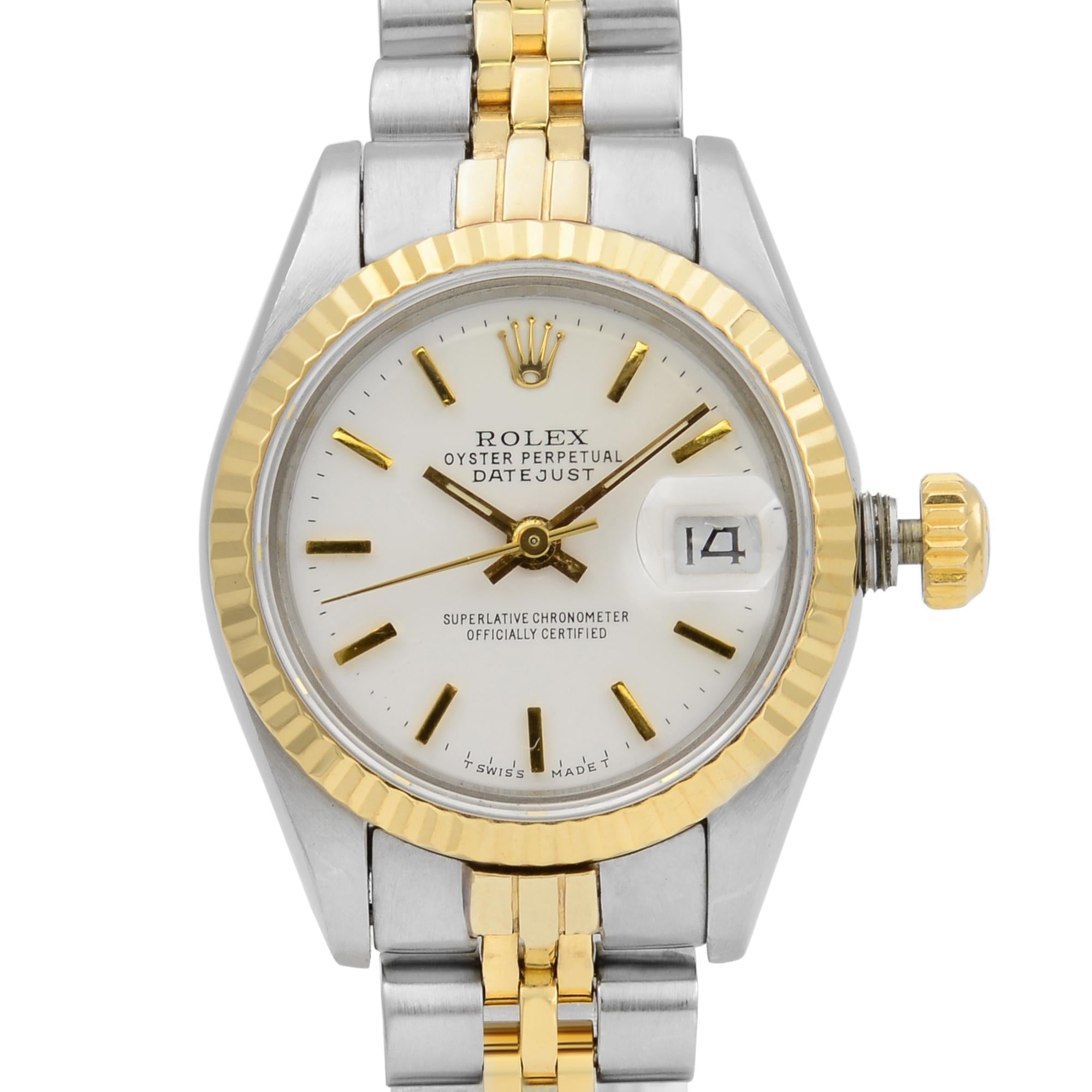 This pre-owned Rolex   is a beautiful  timepiece that is powered by mechanical (automatic) movement which is cased in a stainless steel case. It has a round shape face,  dial and has hand  style markers. It is completed with a  band that opens and