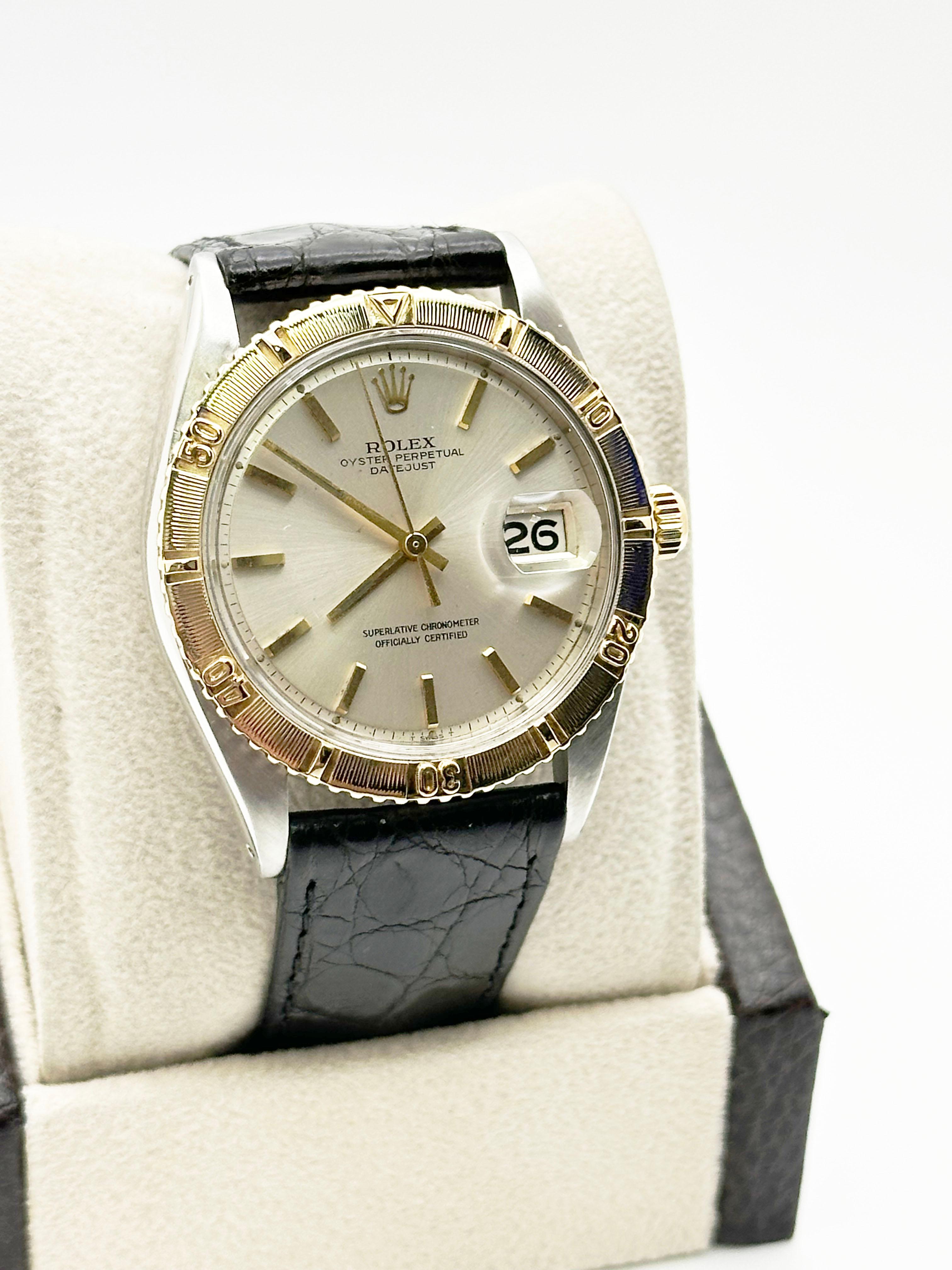 Style Number: 1625



Serial: 2692***



Year: 1971

 

Model: Rolex Datejust Turn-O-Graph Thunderbird 

 

Case Material: Stainless Steel 

 

Band: Rolex Leather Band 

  

Bezel: 18K Yellow Gold

  

Dial: Silver Dial 

 

Face: Acrylic

 

Case