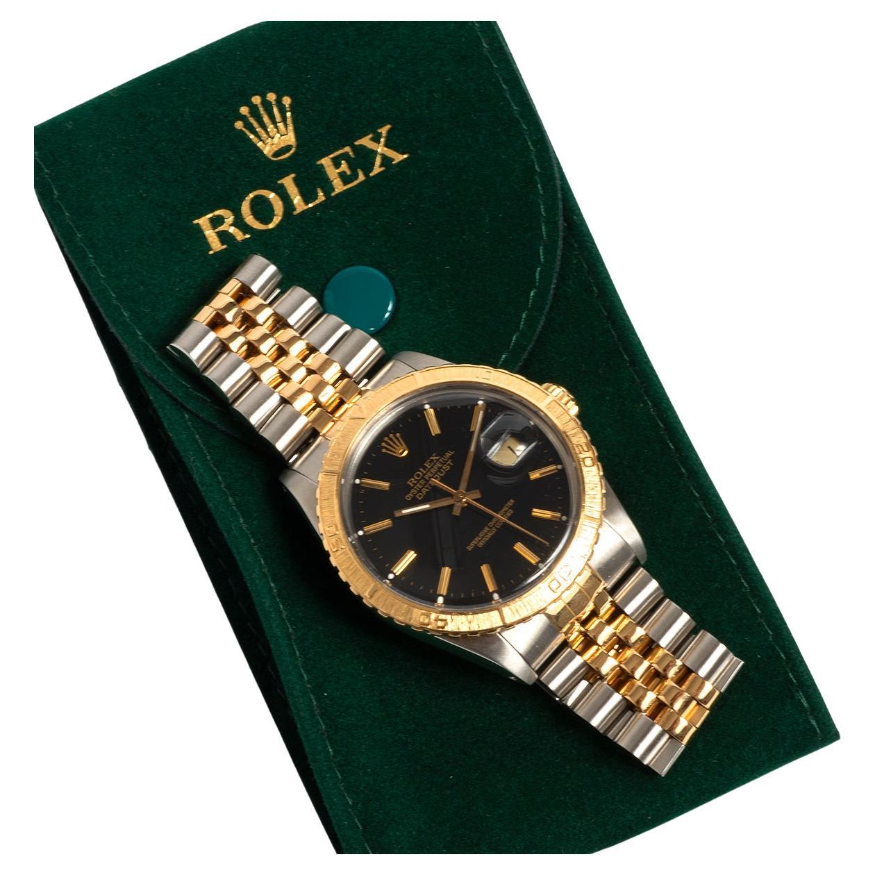 Notre très rare et vintage Rolex Datejust Turn-o-graph référence 16253 aka the Thunderbird dispose d'un boîtier en acier inoxydable de 36mm avec lunette tournante en or jaune 18k et bracelet jubilé en or jaune 18k et acier inoxydable et plexiglas.