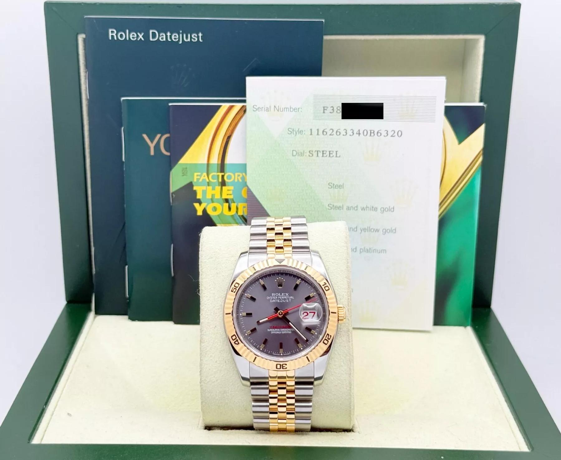 Numero di stile: 116263
Seriale: F38****
Anno: 2006
Model: Rolex Datejust Turnograph
Materiale della cassa: Acciaio inossidabile
Fascia: Fascia giubilare in oro giallo 18 carati e acciaio inossidabile
Lunetta: scanalata in oro giallo 18