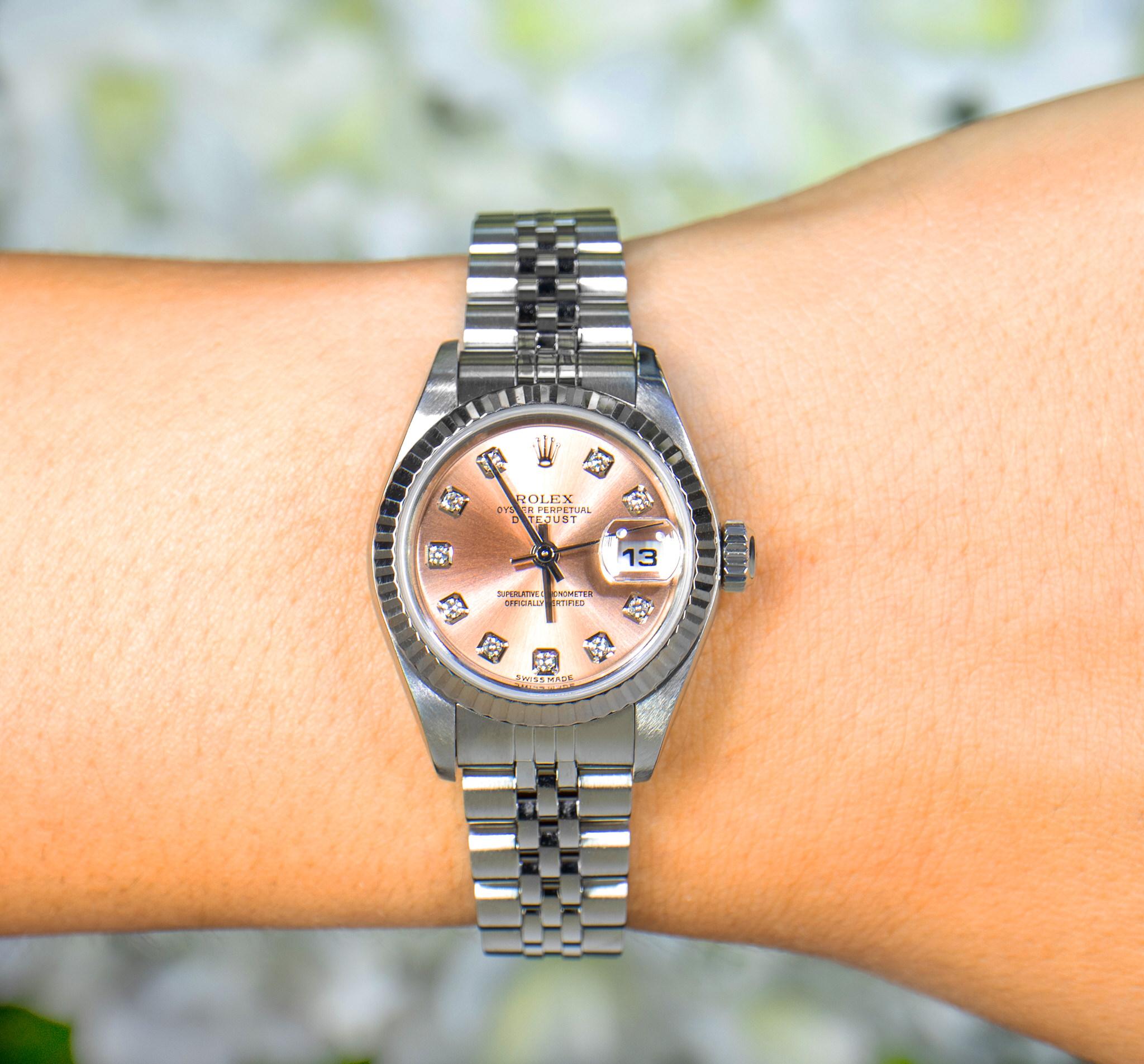 It comes with the Authenticity Certificate by GIA GG/AJP and Rolex Travel Pouch
All the Parts are Original
Condition: Excellent
Brand: Rolex
Model: Datejust
Reference Number: 79174
Circa 2004
Movement: Automatic
Functions: Date, Time
Dial: Salmon