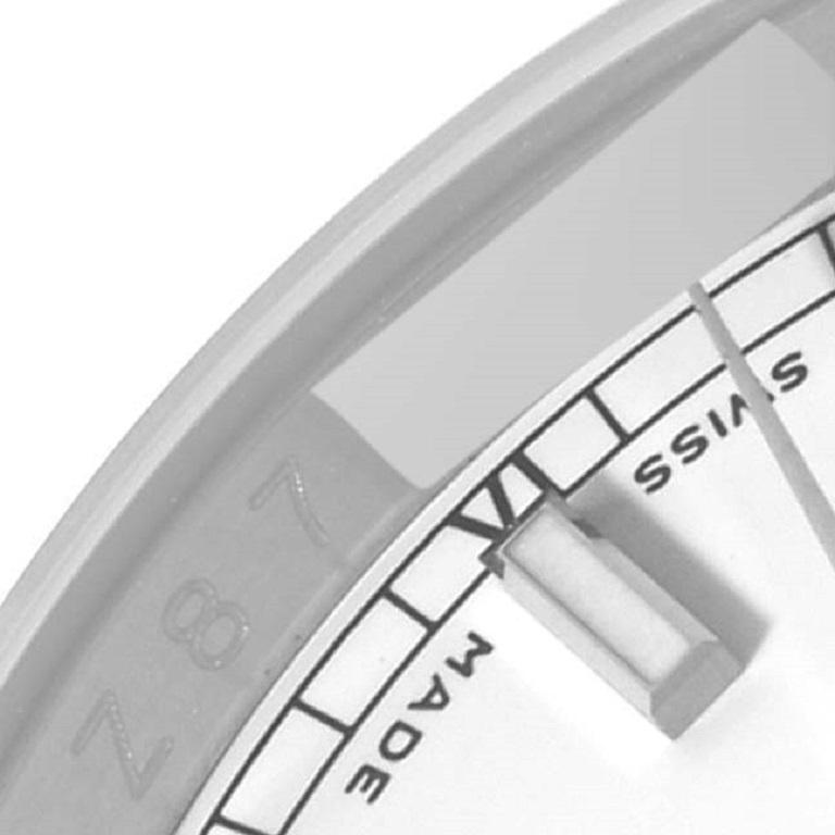 Rolex Datejust White Dial Oyster Bracelet Steel Mens Watch 116200. Mouvement à remontage automatique certifié officiellement chronomètre. Boîtier en acier inoxydable de 36.0 mm de diamètre. Logo Rolex sur une couronne. Lunette bombée lisse en acier