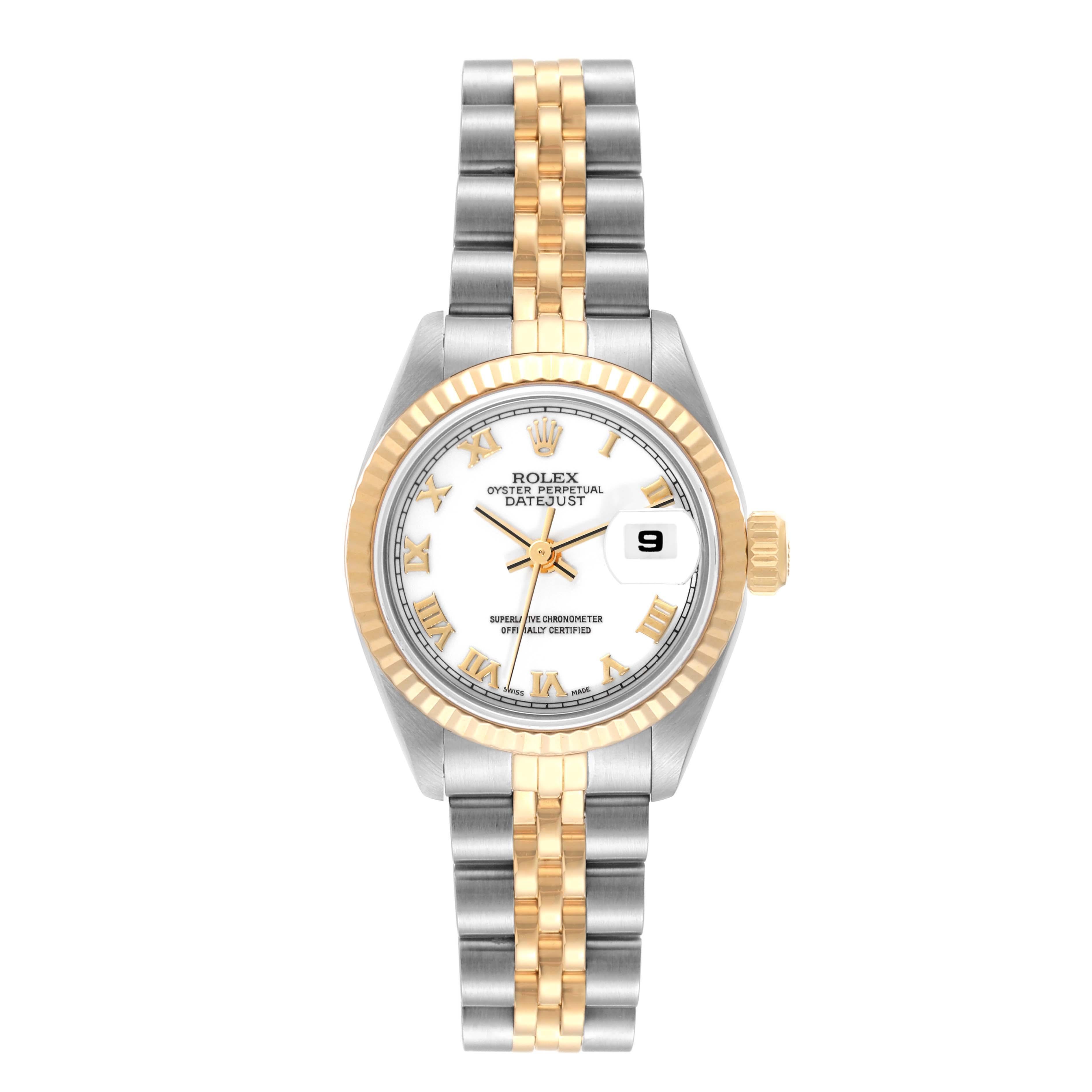 Rolex Datejust Weißes Zifferblatt Stahl Gelbgold Damenuhr 69173. Offiziell zertifiziertes Chronometerwerk mit automatischem Aufzug. Austerngehäuse aus Edelstahl mit einem Durchmesser von 26.0 mm. Rolex Logo auf der Krone. Geriffelte Lünette aus 18