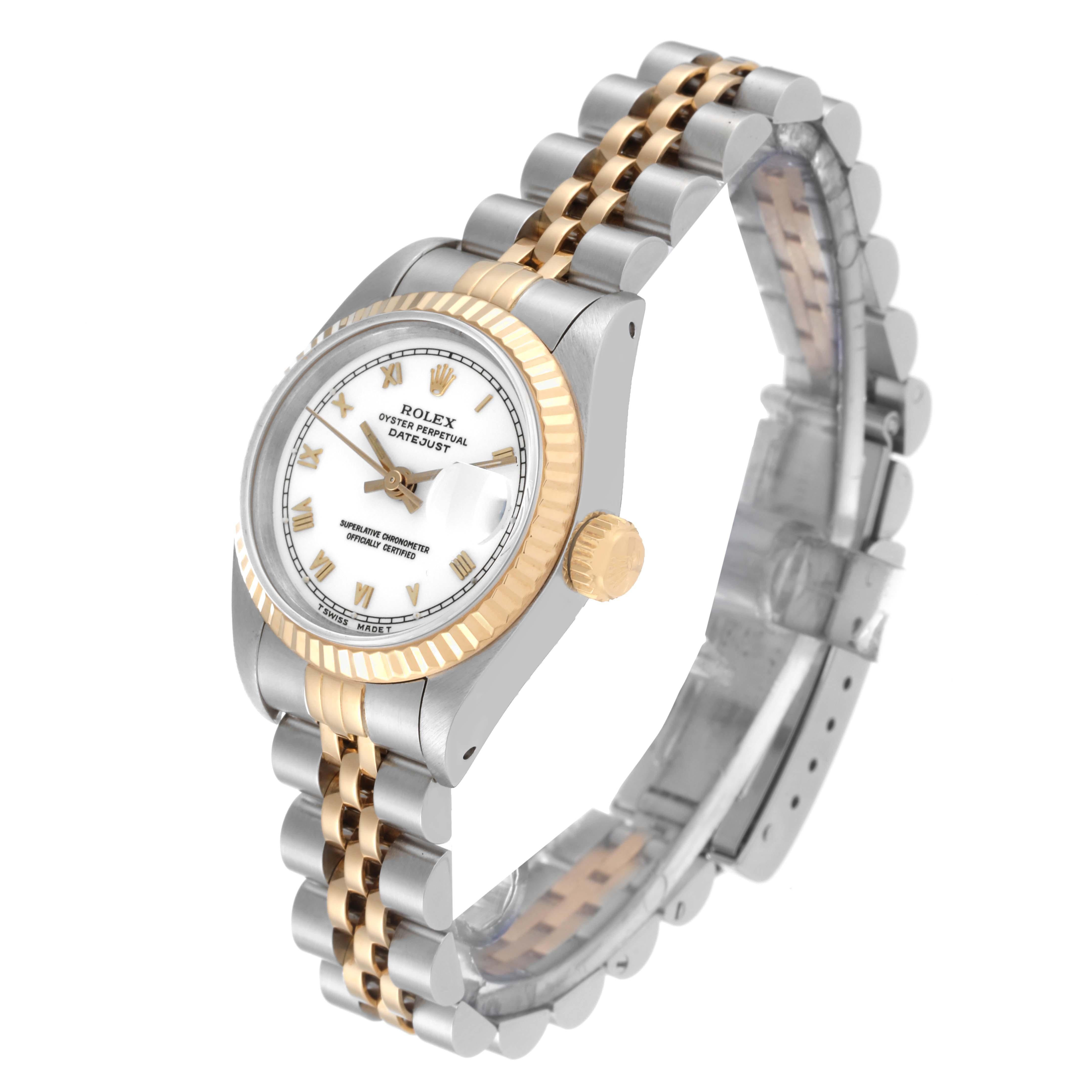 Rolex Montre Datejust pour femme en acier et or jaune avec cadran romain blanc 69173 en vente 3