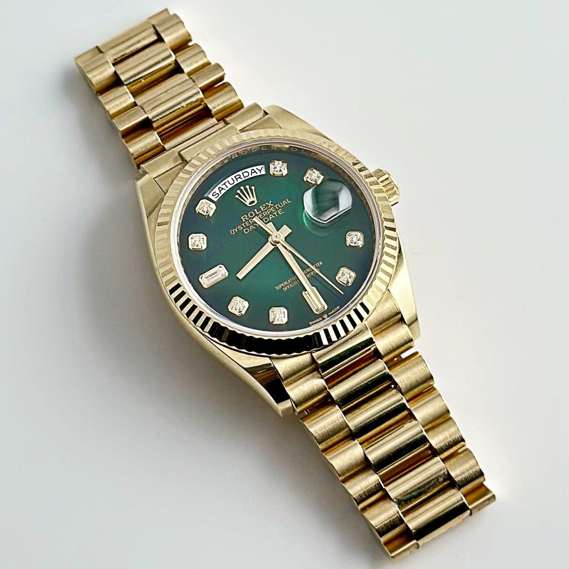 Jewels Aficionado offers the Rolex Day-Date 128238 is an exquisite example of Rolex’s dedication to artistry and luxury. Crafted in 18k yellow gold, this 36mm masterpiece is both elegant and striking. Its standout feature is the captivating green
